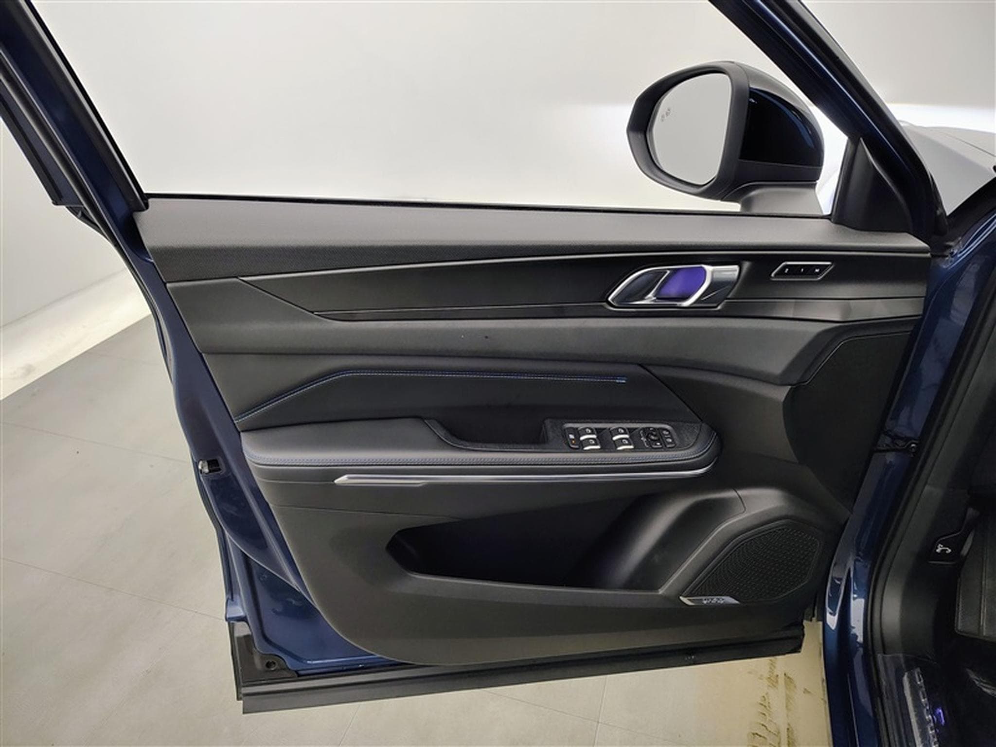 Lynk & Co 01 1.5 Turbo PHEV NAVI / FULL LED / PANO / CAMERA / ALU 20" (2023) - Foto 17