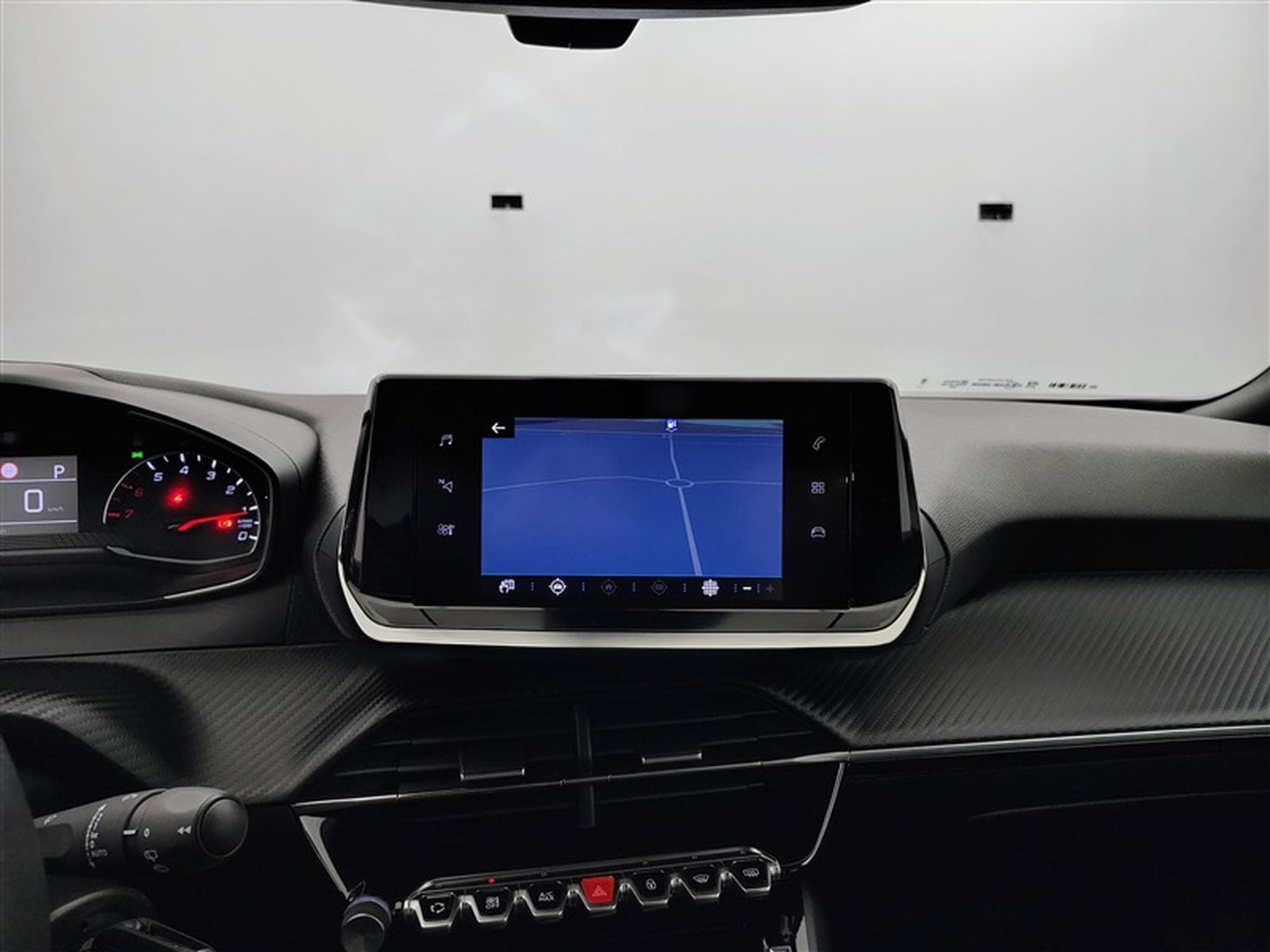 Peugeot 2008 1.2 PureTech STYLE 131cv EAT8 / NAV (2023) - Foto 11