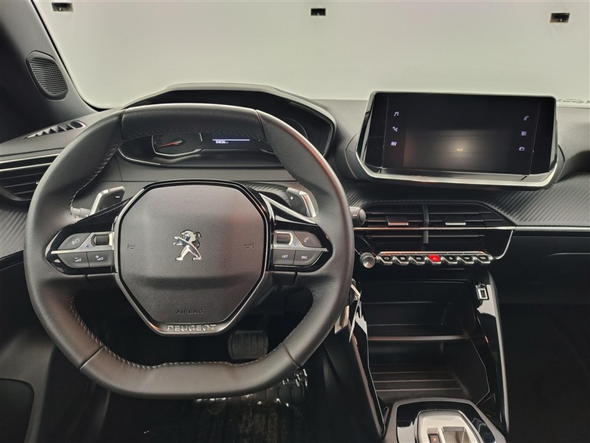 Peugeot 2008 1.2 PureTech STYLE 131cv EAT8 / NAV (2023) - Foto 9