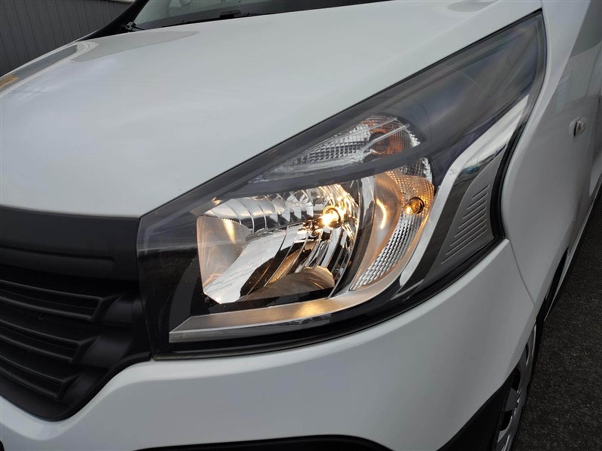 Renault Trafic 1.6 dCi 125cv L1H2 CLIM / BLUETOOTH / PDC AR (2019) - Foto 15