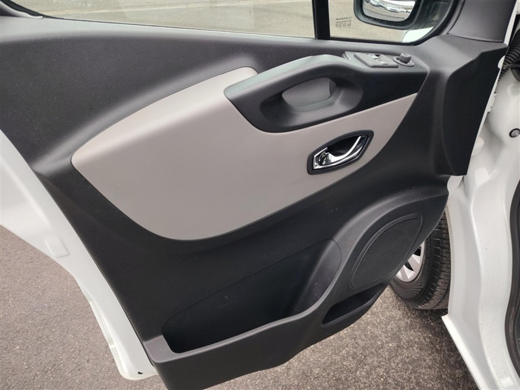 Renault Trafic 1.6 dCi 125cv L1H2 CLIM / BLUETOOTH / PDC AR (2019) - Foto 16
