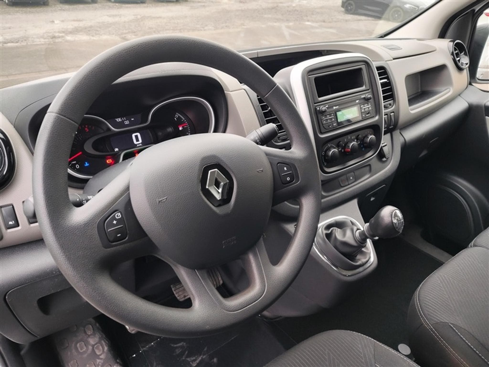 Renault Trafic 1.6 dCi 125cv L1H2 CLIM / BLUETOOTH / PDC AR (2019) - Foto 8