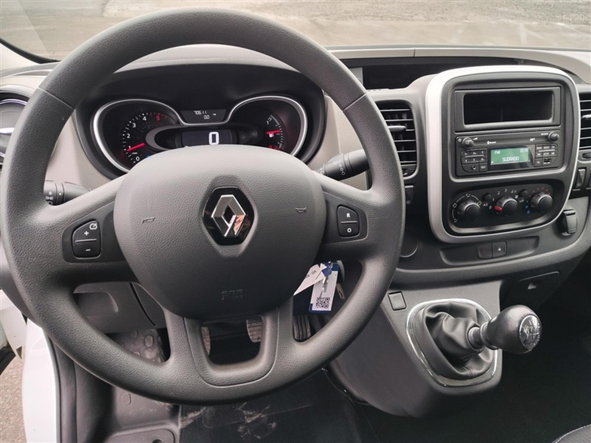 Renault Trafic 1.6 dCi 125cv L1H2 CLIM / BLUETOOTH / PDC AR (2019) - Foto 9
