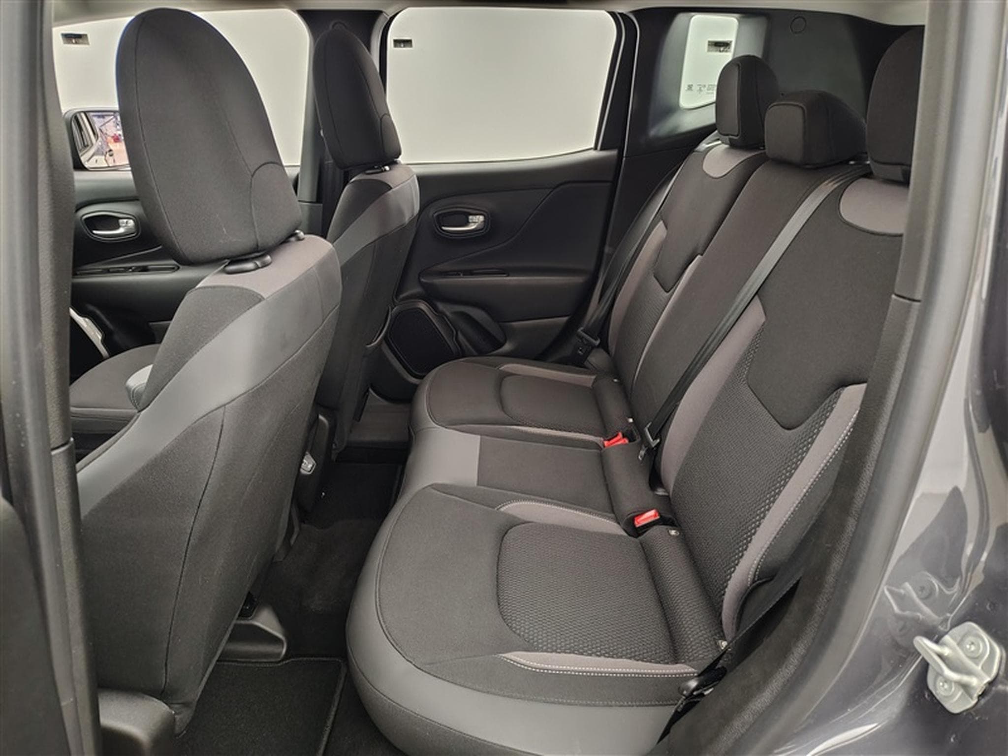 Jeep Renegade 1.5 T4 MHEV Longitude DCT (EU6.4) /PDC/Caméra/CarPlay (2023) - Foto 12
