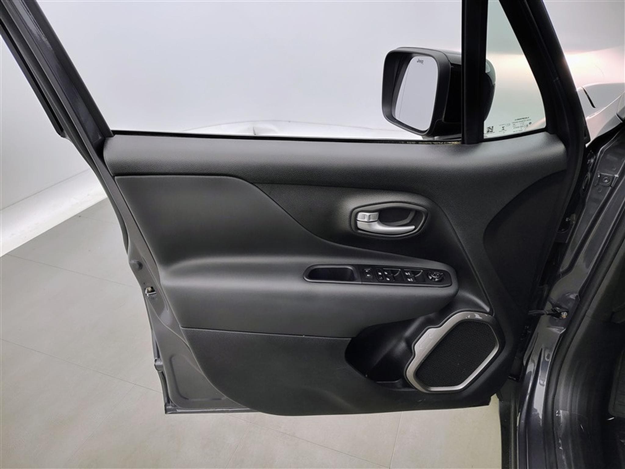 Jeep Renegade 1.5 T4 MHEV Longitude DCT (EU6.4) /PDC/Caméra/CarPlay (2023) - Foto 16
