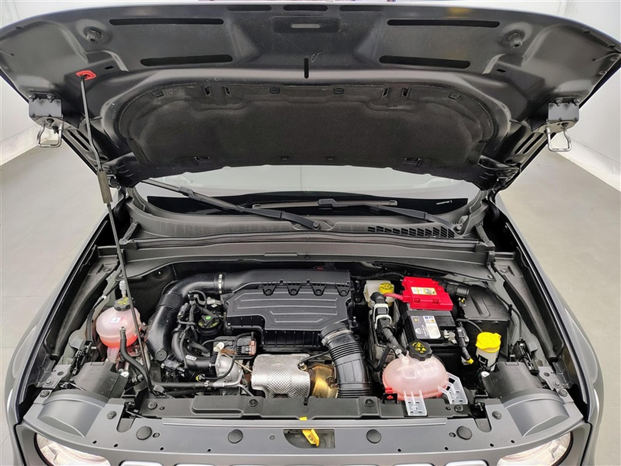 Jeep Renegade 1.5 T4 MHEV Longitude DCT (EU6.4) /PDC/Caméra/CarPlay (2023) - Foto 18