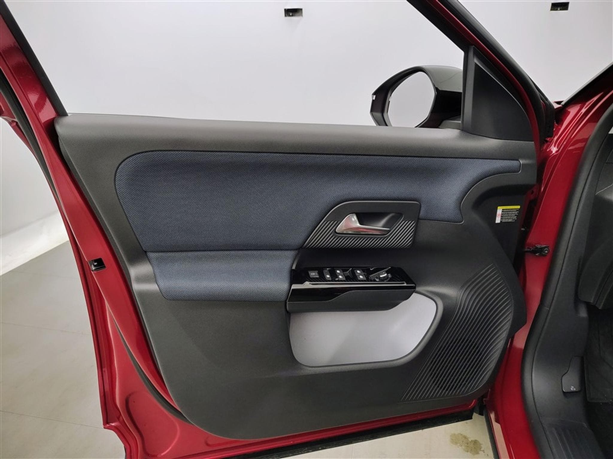 Citroen C5 Aircross 1.2 Hybrid 145cv E-DCS6 Plus NAVI / FULL LED / CAMERA / JA19 (2026) - Foto 17