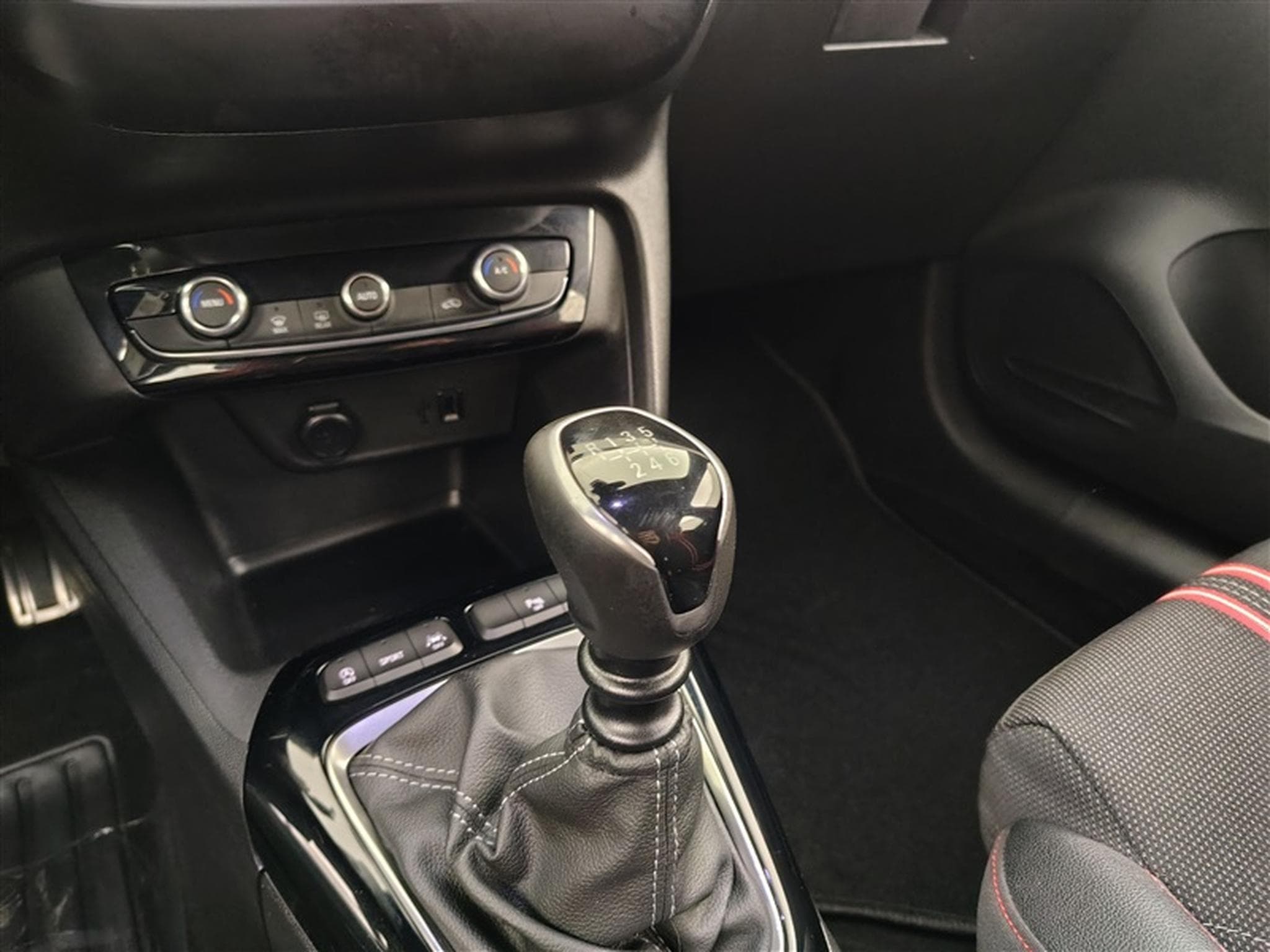 Opel Corsa 1.2 Turbo Elegance S/S *CAMERA/NAVI/S.CHAUFF/CARPLAY* (2021) - Foto 12