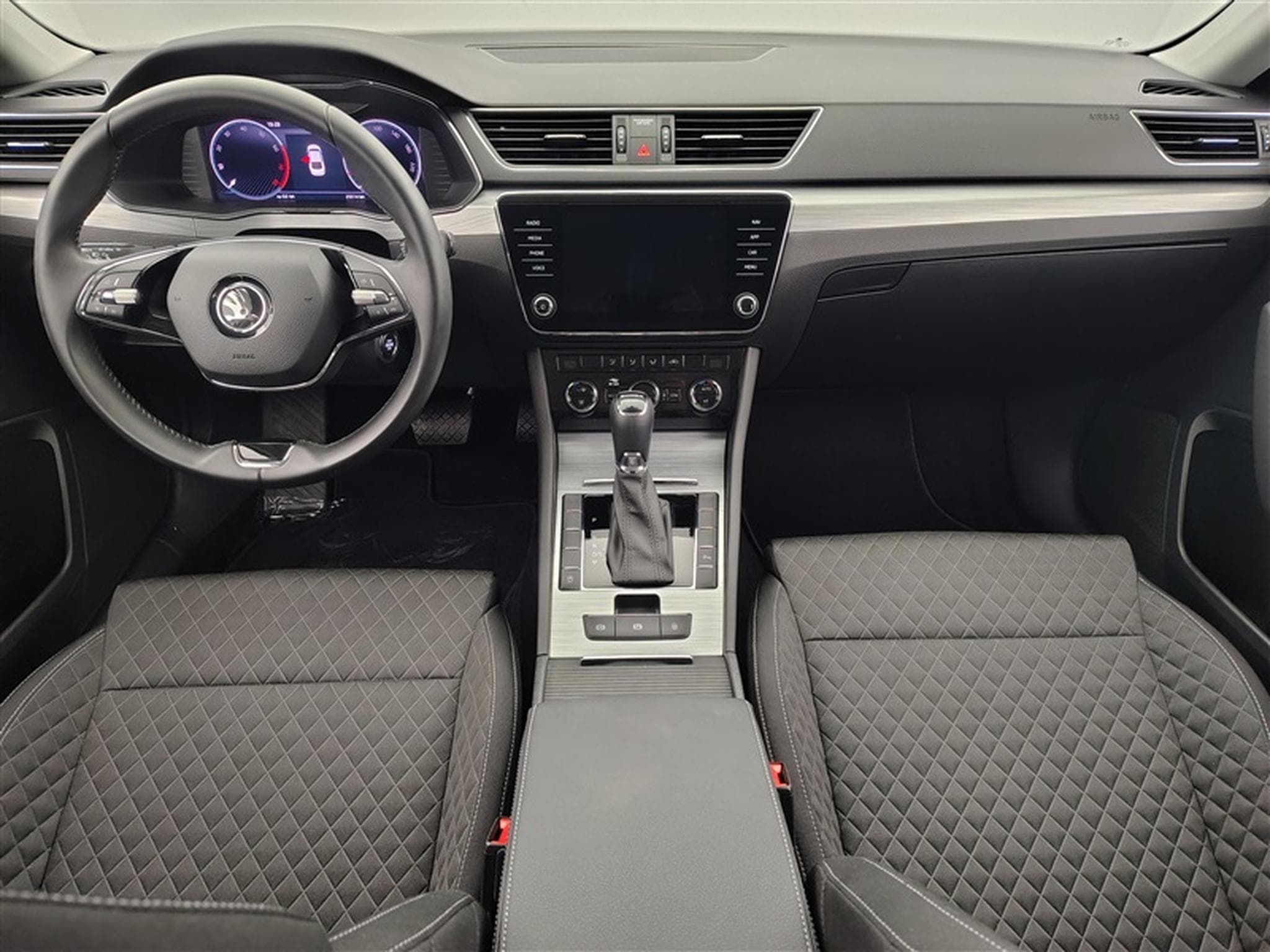 Skoda Superb 1.5 TSI ACT Style DSG (2022) - Foto 8