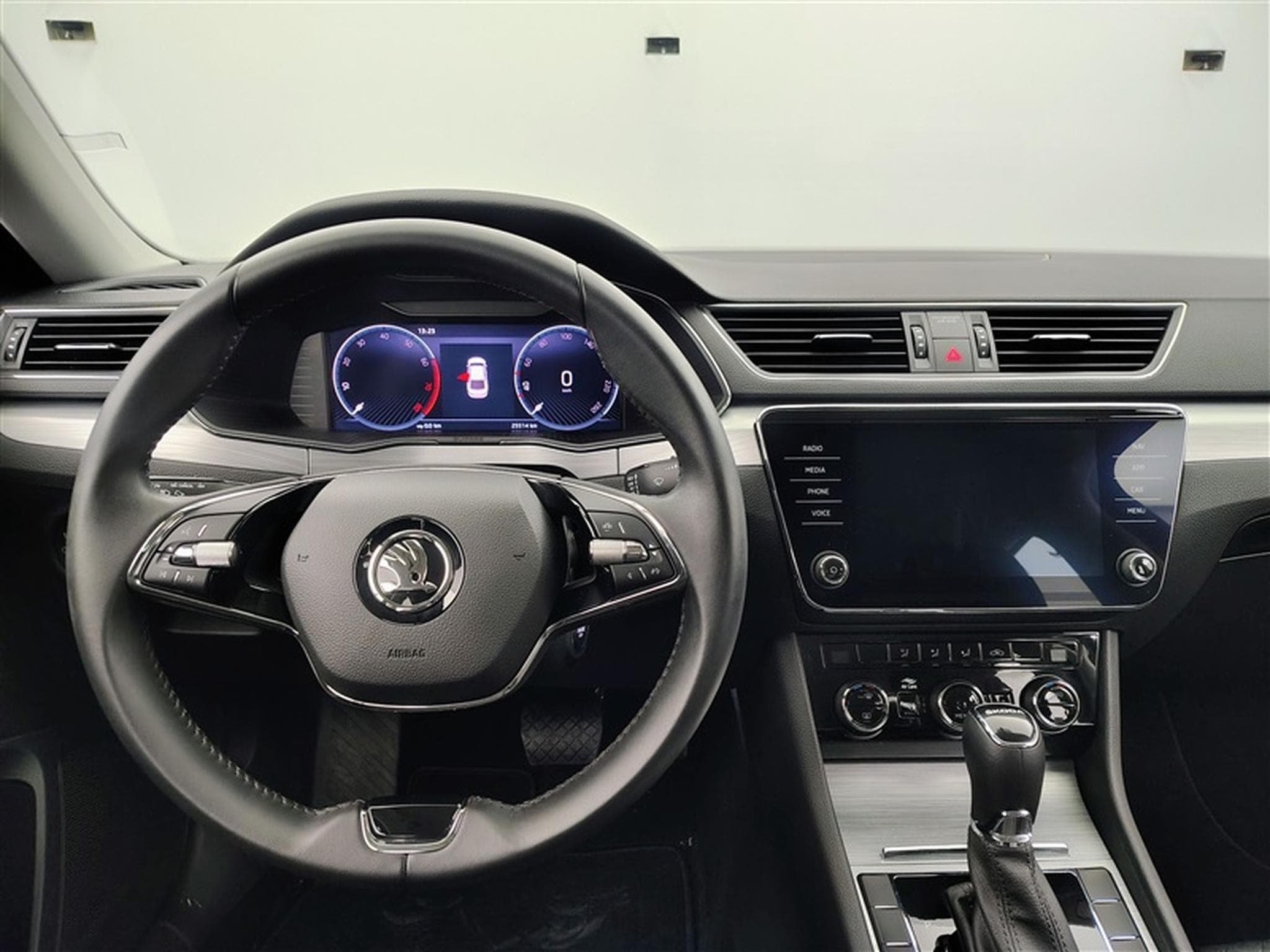 Skoda Superb 1.5 TSI ACT Style DSG (2022) - Foto 9