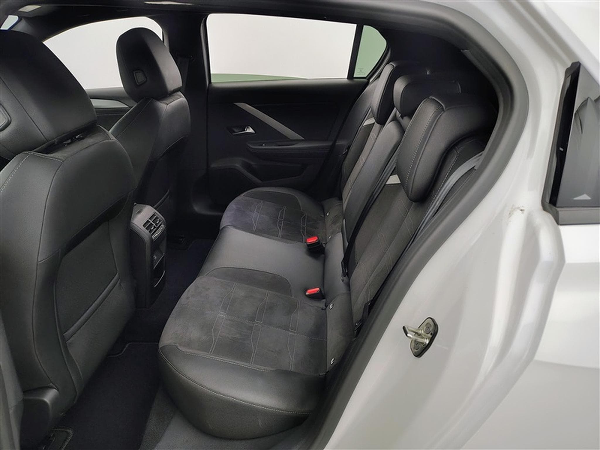 Opel Astra 1.2 Turbo 130cv GS NAVI / FULL LED / ALCANTARA / CAMERA 360 (2024) - Foto 13