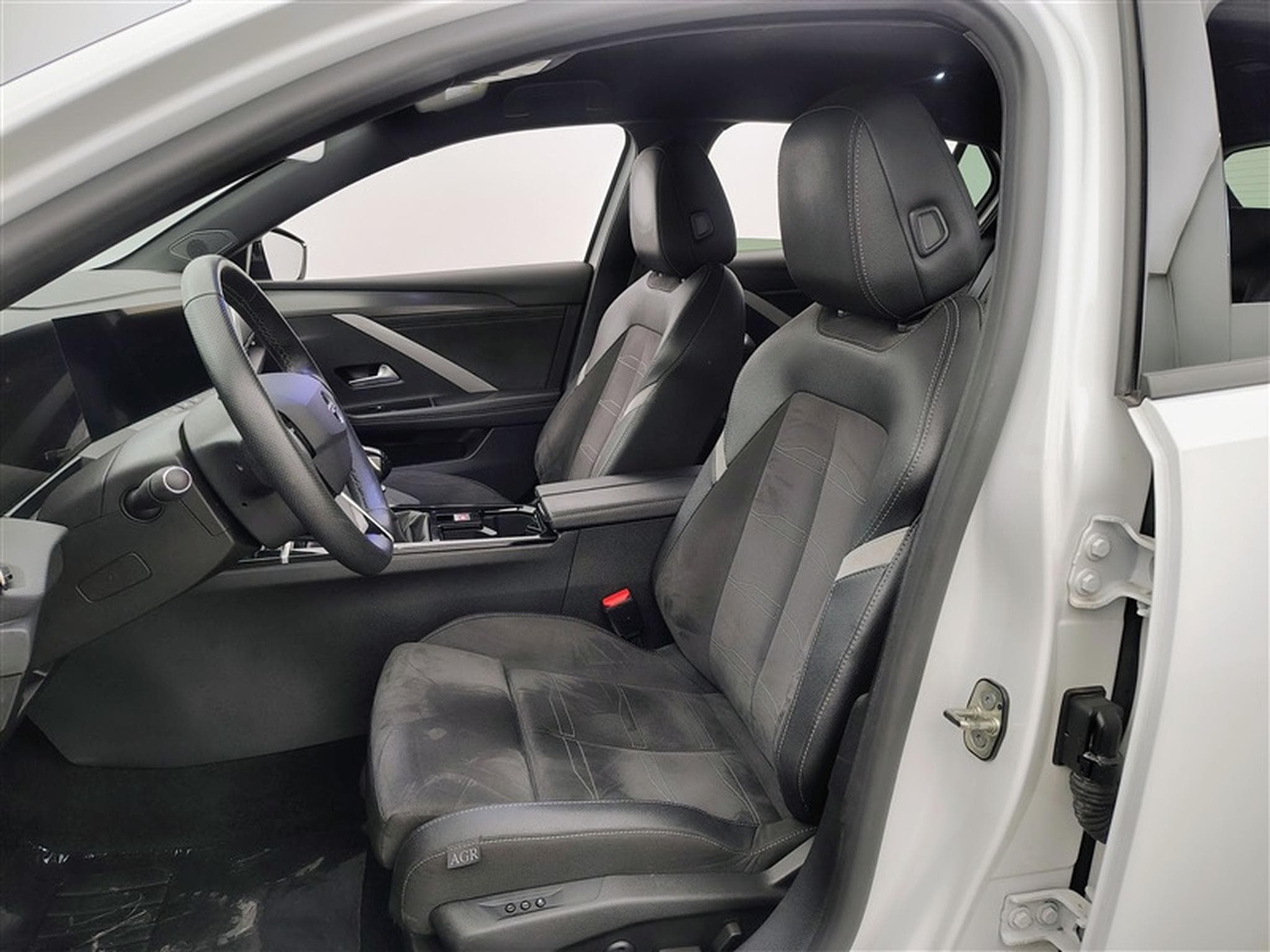 Opel Astra 1.2 Turbo 130cv GS NAVI / FULL LED / ALCANTARA / CAMERA 360 (2024) - Foto 7