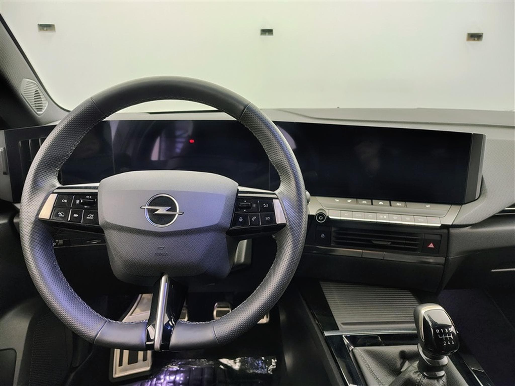 Opel Astra 1.2 Turbo 130cv GS NAVI / FULL LED / ALCANTARA / CAMERA 360 (2024) - Foto 9