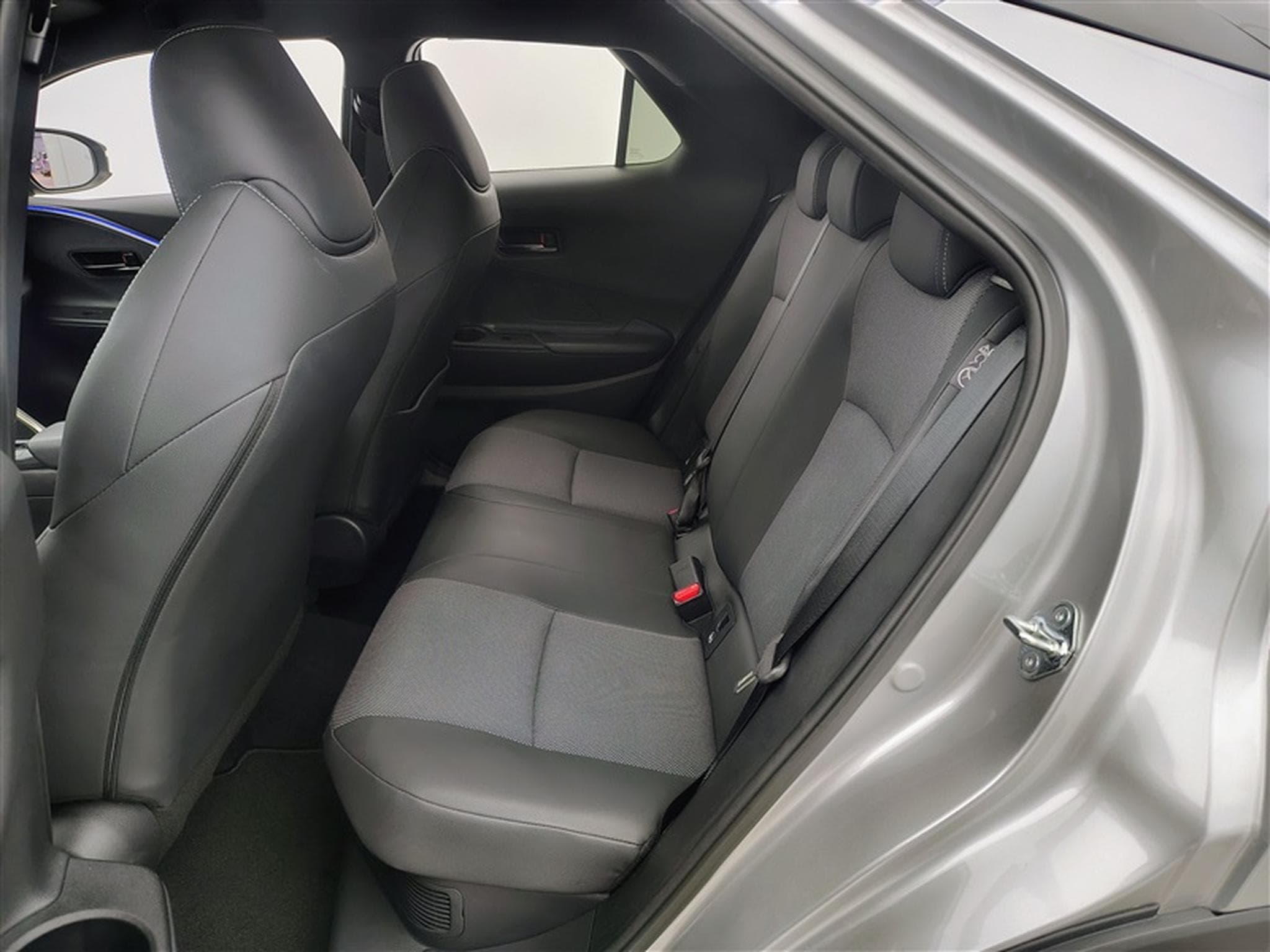 Toyota C-HR Hybrid HEV 1.8 Premium Bi-Tone E-CVT°NAV°CARPLAY°CAMERA360 (2024) - Foto 13