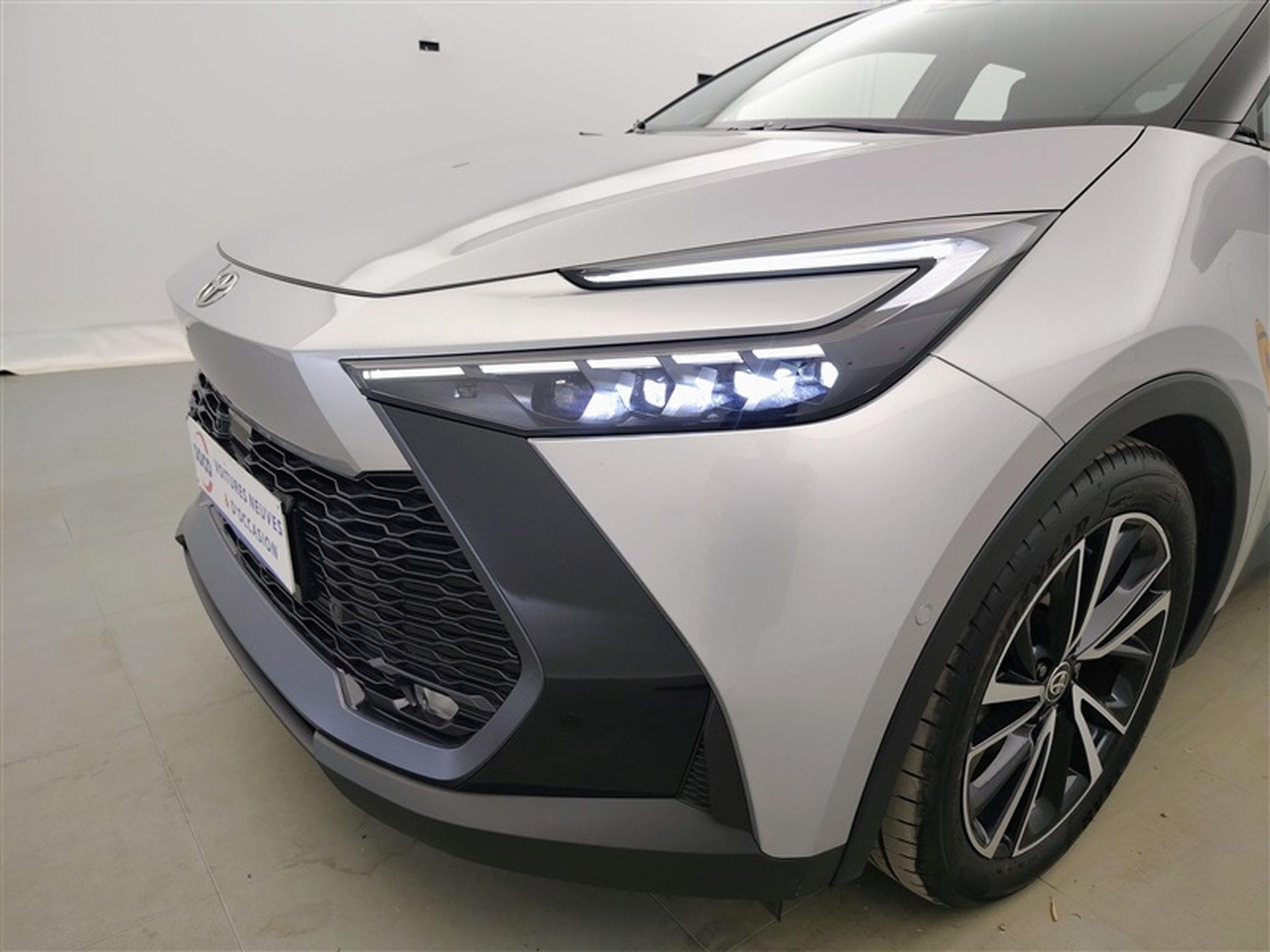 Toyota C-HR Hybrid HEV 1.8 Premium Bi-Tone E-CVT°NAV°CARPLAY°CAMERA360 (2024) - Foto 15