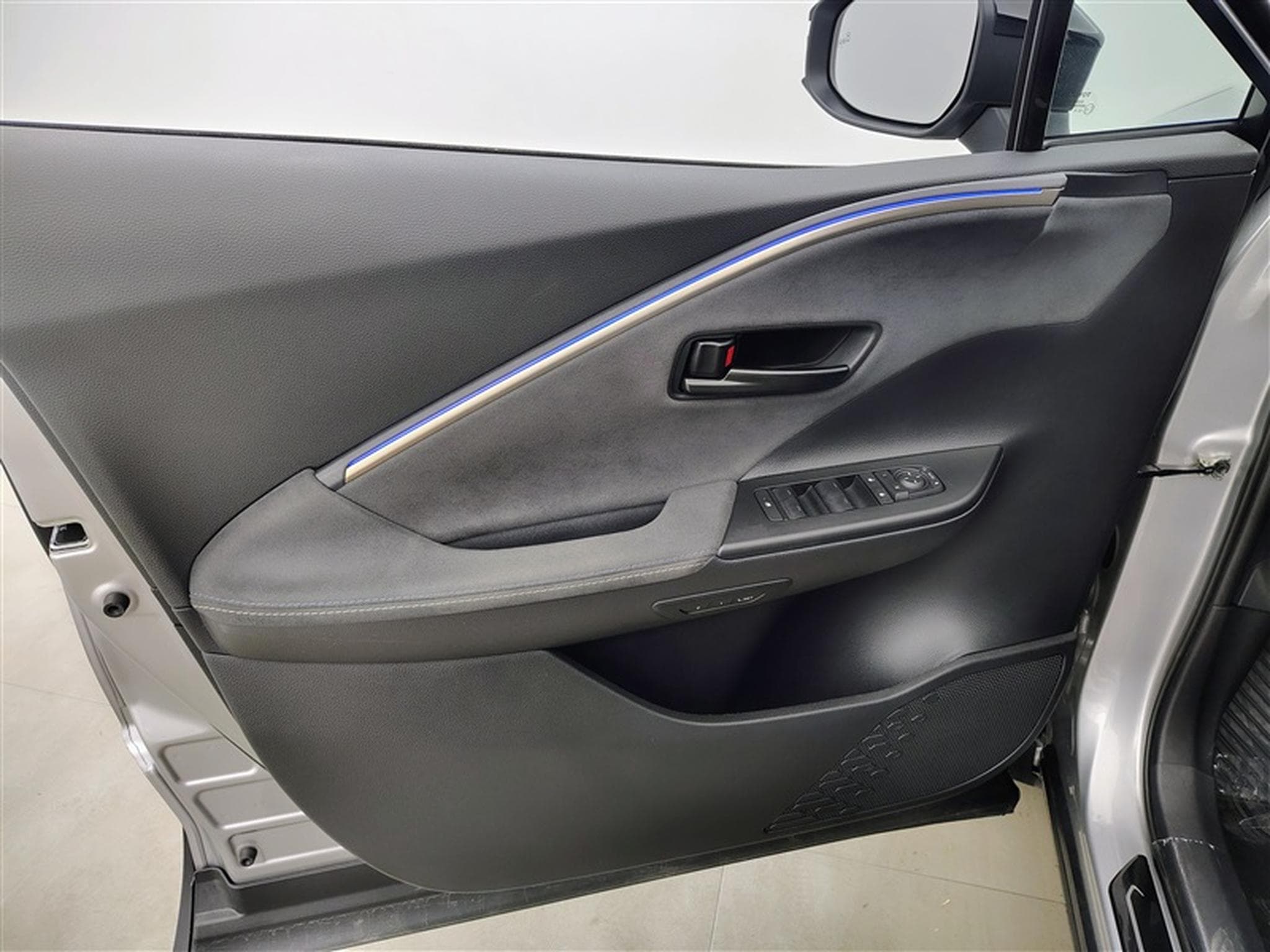 Toyota C-HR Hybrid HEV 1.8 Premium Bi-Tone E-CVT°NAV°CARPLAY°CAMERA360 (2024) - Foto 17