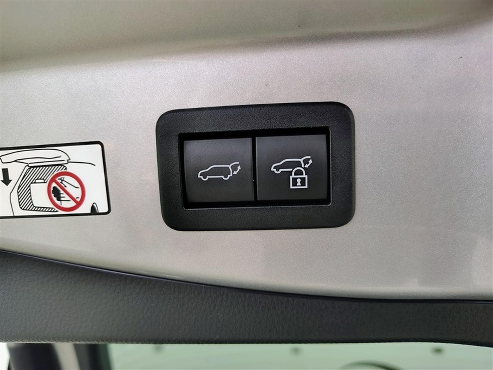Toyota C-HR Hybrid HEV 1.8 Premium Bi-Tone E-CVT°NAV°CARPLAY°CAMERA360 (2024) - Foto 21