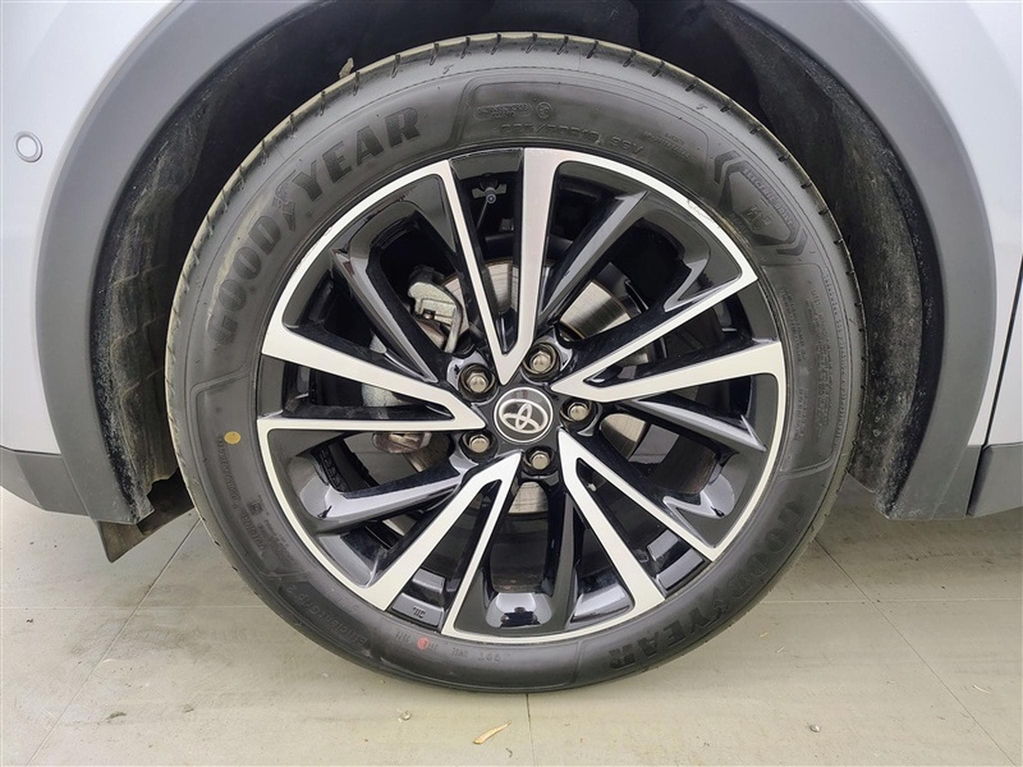 Toyota C-HR Hybrid HEV 1.8 Premium Bi-Tone E-CVT°NAV°CARPLAY°CAMERA360 (2024) - Foto 6