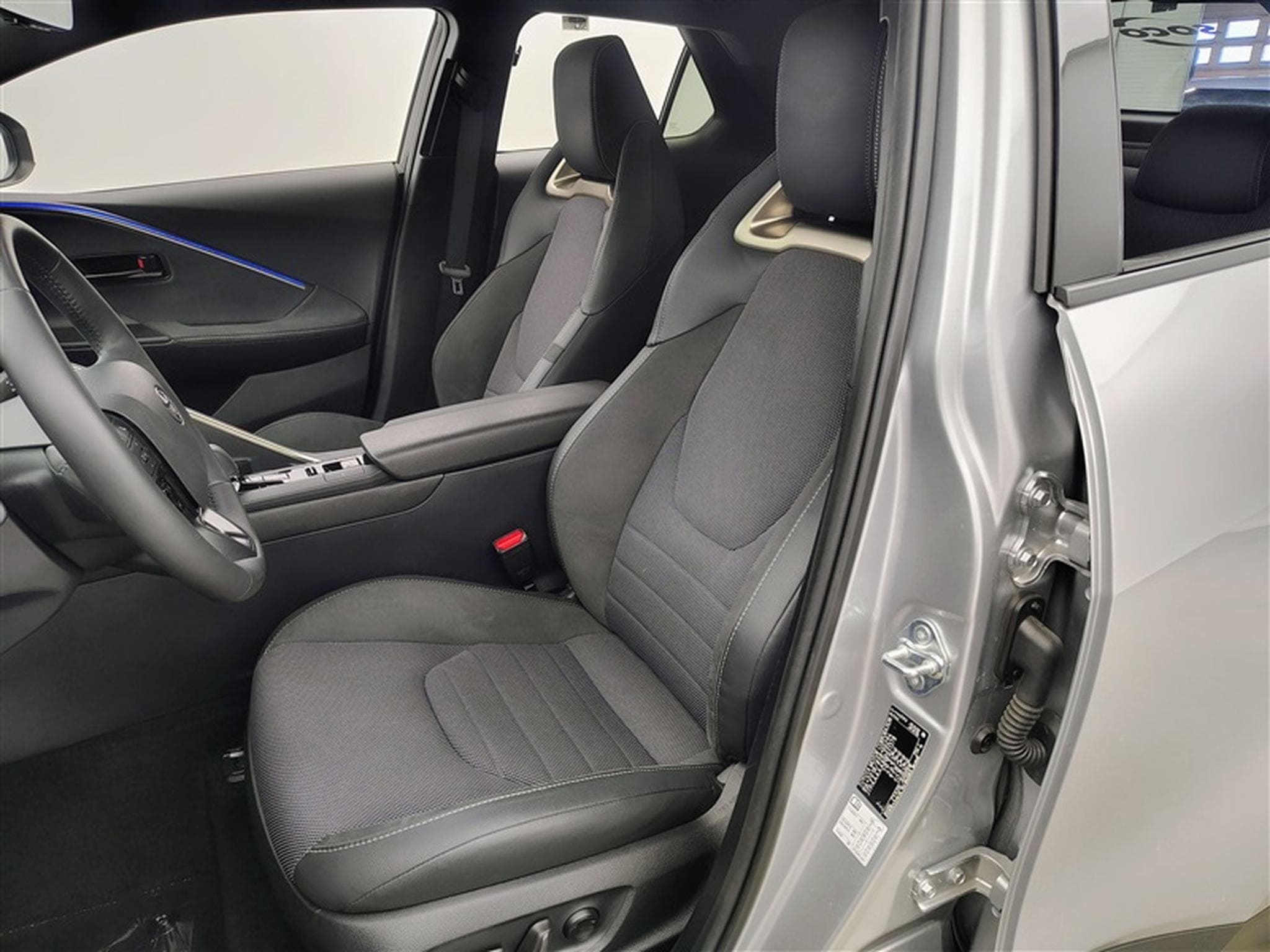 Toyota C-HR Hybrid HEV 1.8 Premium Bi-Tone E-CVT°NAV°CARPLAY°CAMERA360 (2024) - Foto 7
