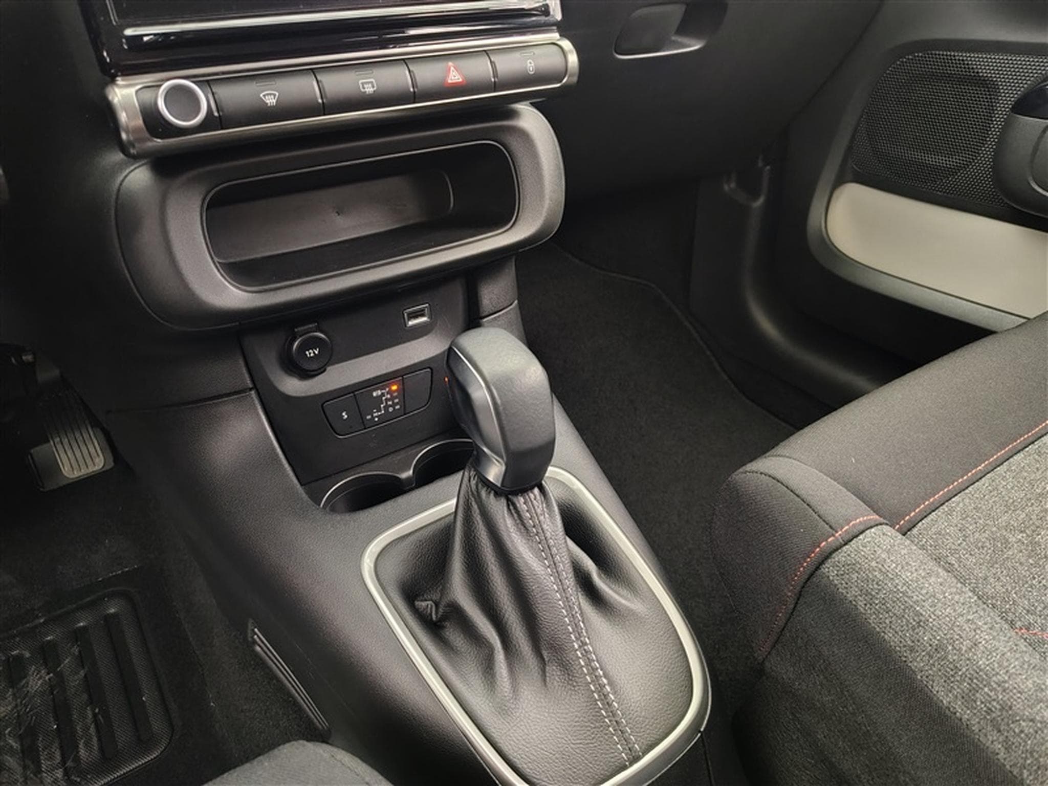 Citroen C3 1.2 PureTech Shine S&S (2020) - Foto 12