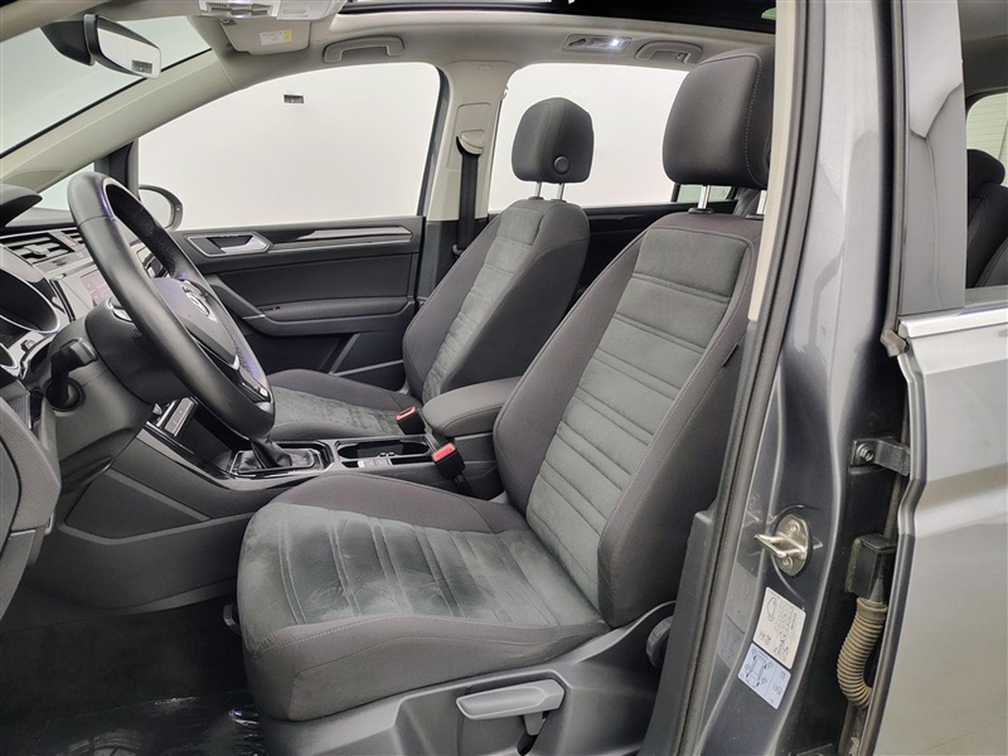 VW Touran 1.5 TSI Highline DSG/ALCANTARA/NAVI/TO PANO/FULL LED (2020) - Foto 7
