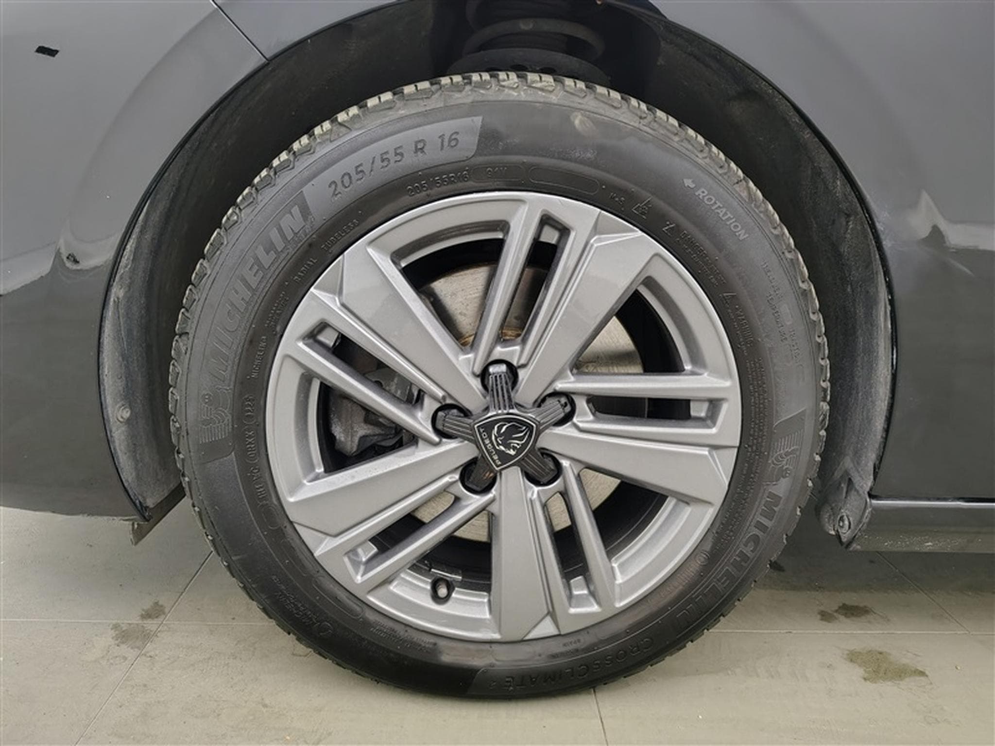 Peugeot 308 SW 1.2 PureTech 130cv EAT8 Active NAVI / FULL LED / PDC AR (2023) - Foto 6