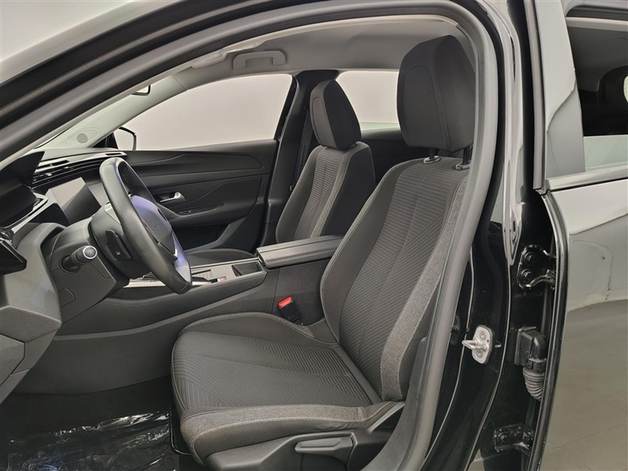 Peugeot 308 SW 1.2 PureTech 130cv EAT8 Active NAVI / FULL LED / PDC AR (2023) - Foto 7