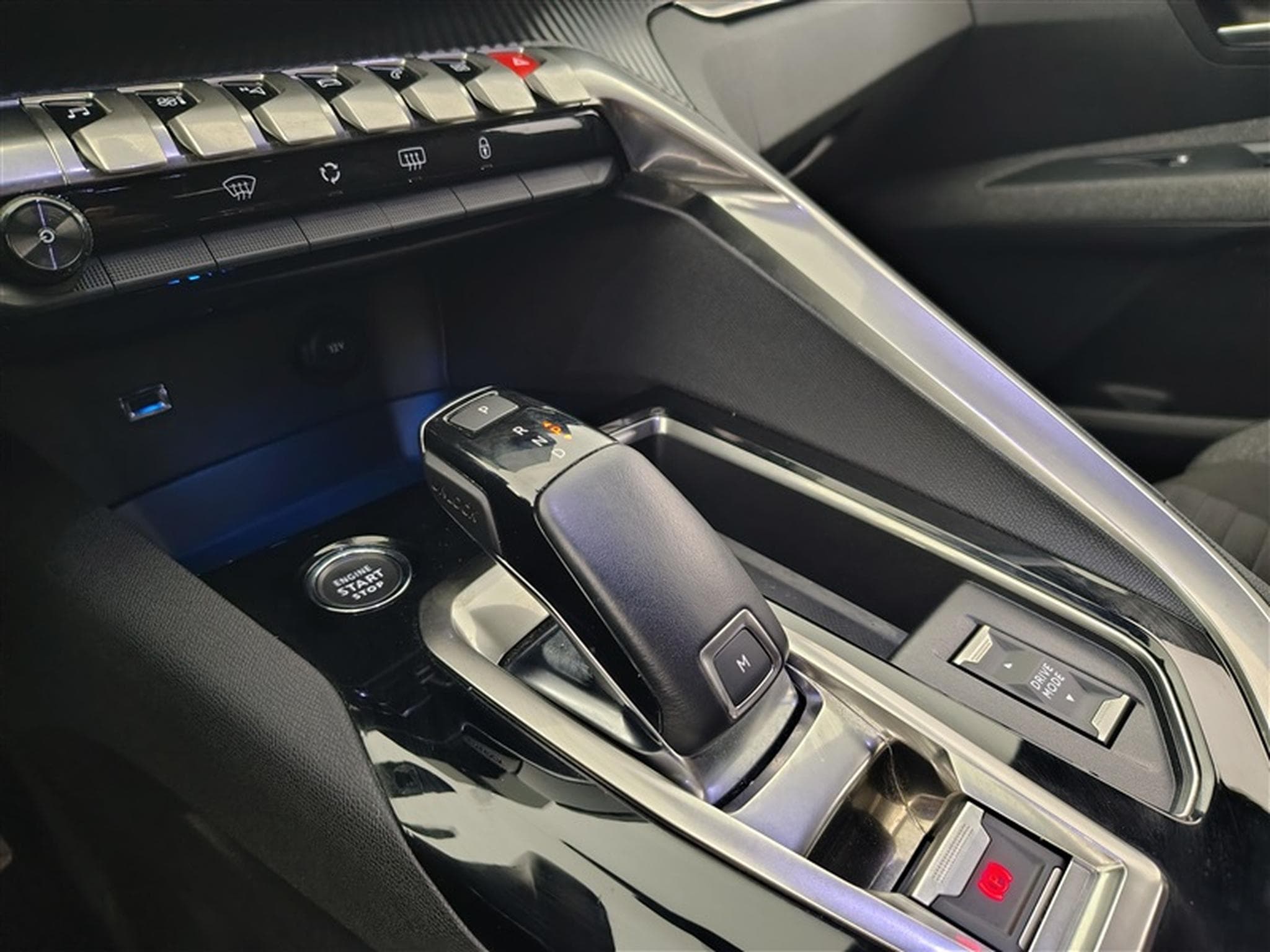 Peugeot 5008 1.2 PureTech EAT8 Active Pack 7Pl NAVI / FULL LED (2023) - Foto 11