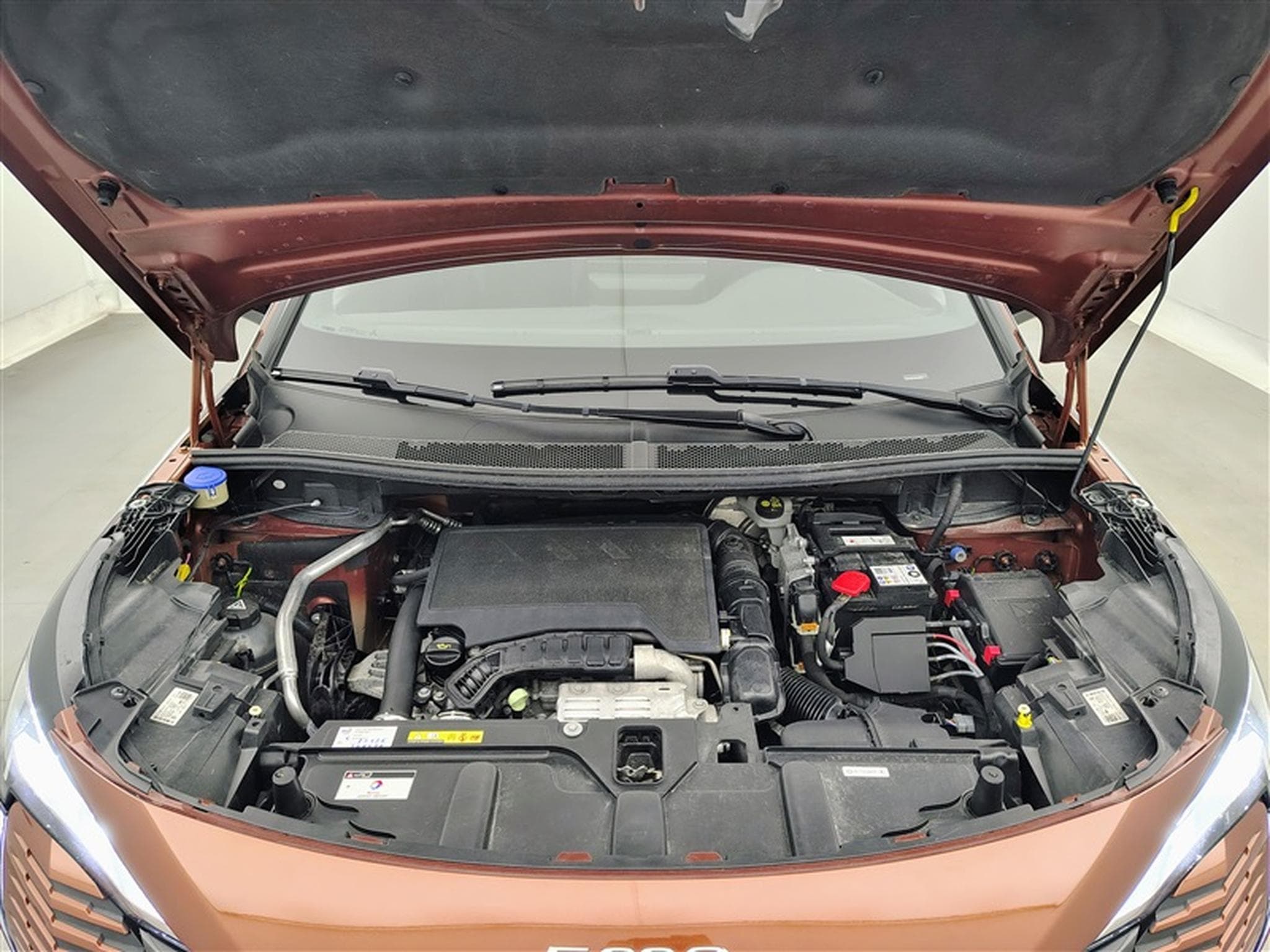 Peugeot 5008 1.2 PureTech EAT8 Active Pack 7Pl NAVI / FULL LED (2023) - Foto 18