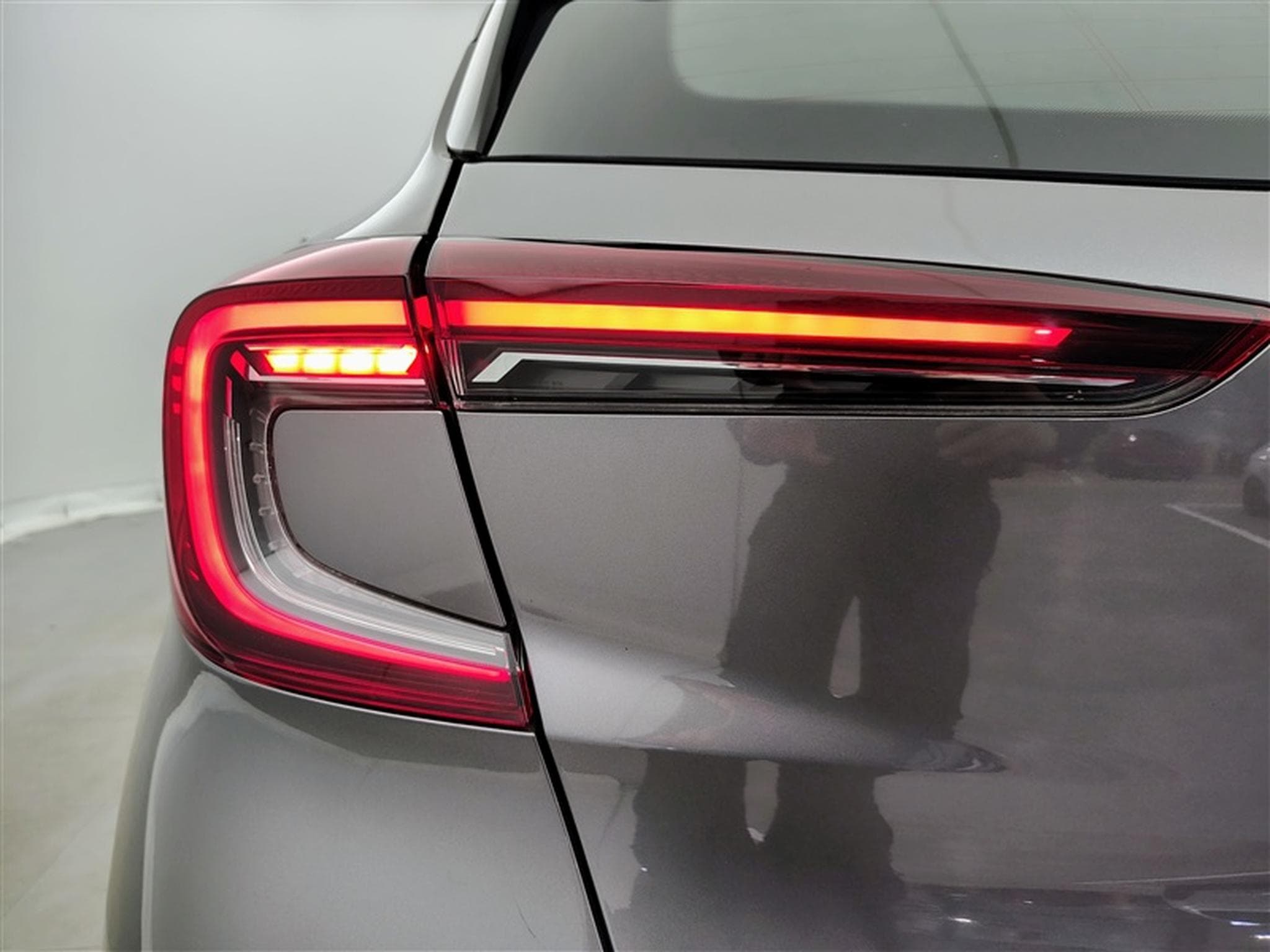 Renault Captur 1.33 TCe 140cv EDC Intens CARPLAY / FULL LED / CAMERA / JA17 (2022) - Foto 16