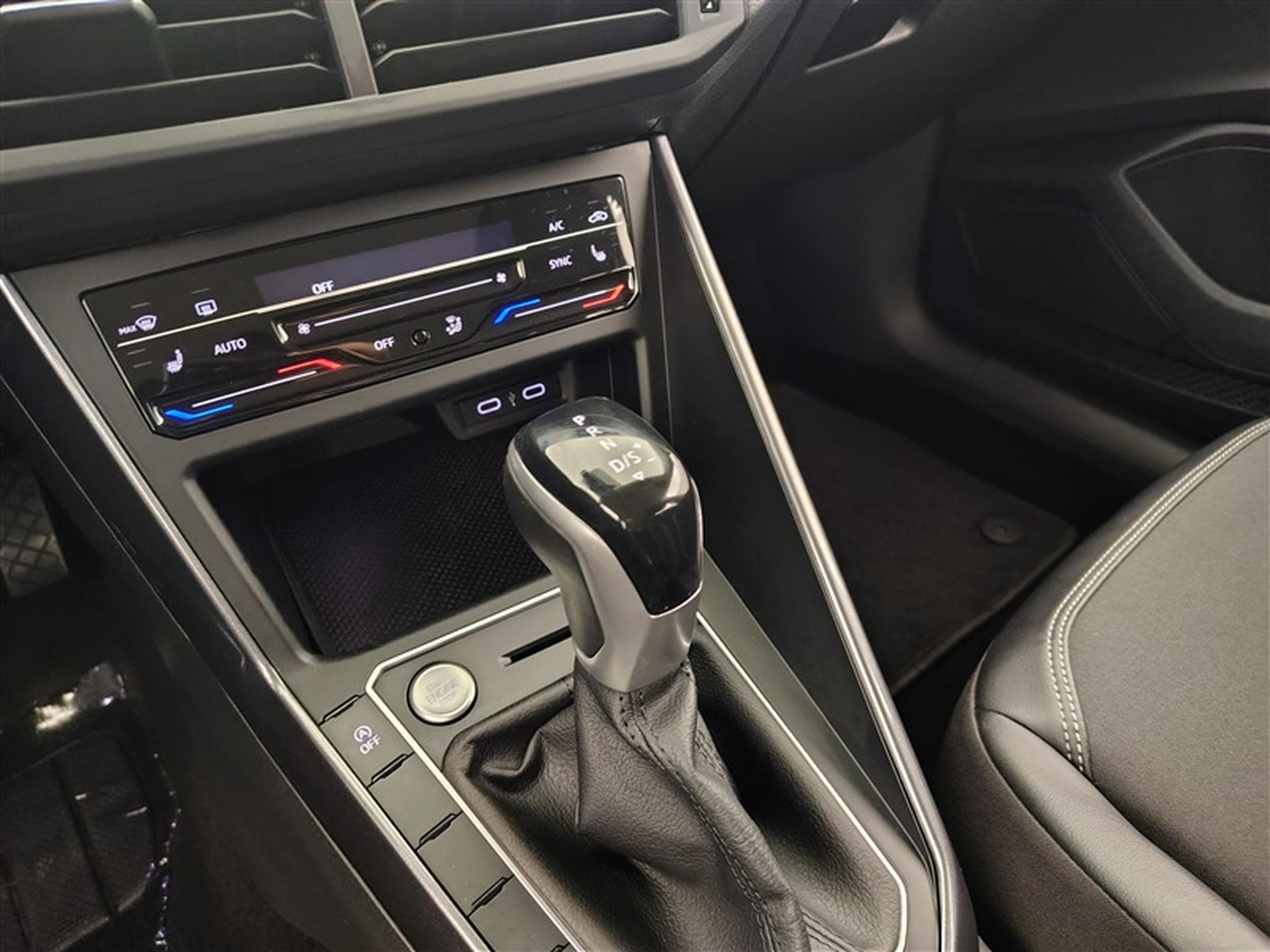 VW Taigo 1.0 TSI 110cv DSG Style CARPLAY / FULL LED / CUIR PARTIEL (2022) - Foto 12