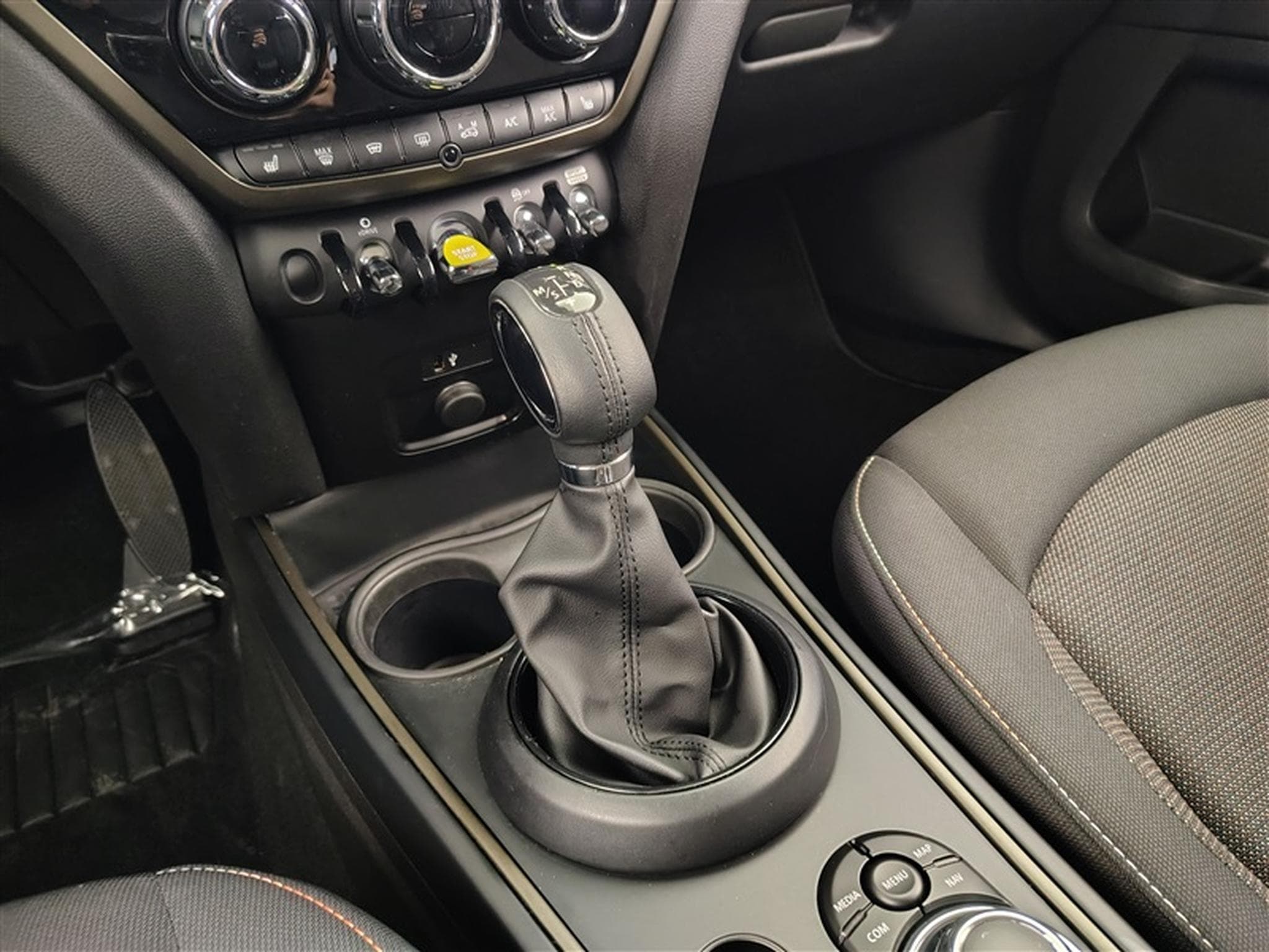 MINI Countryman 1.5A PHEV Cooper SE ALL4/NAVI/FULL LED/JA17/PDC (2023) - Foto 12