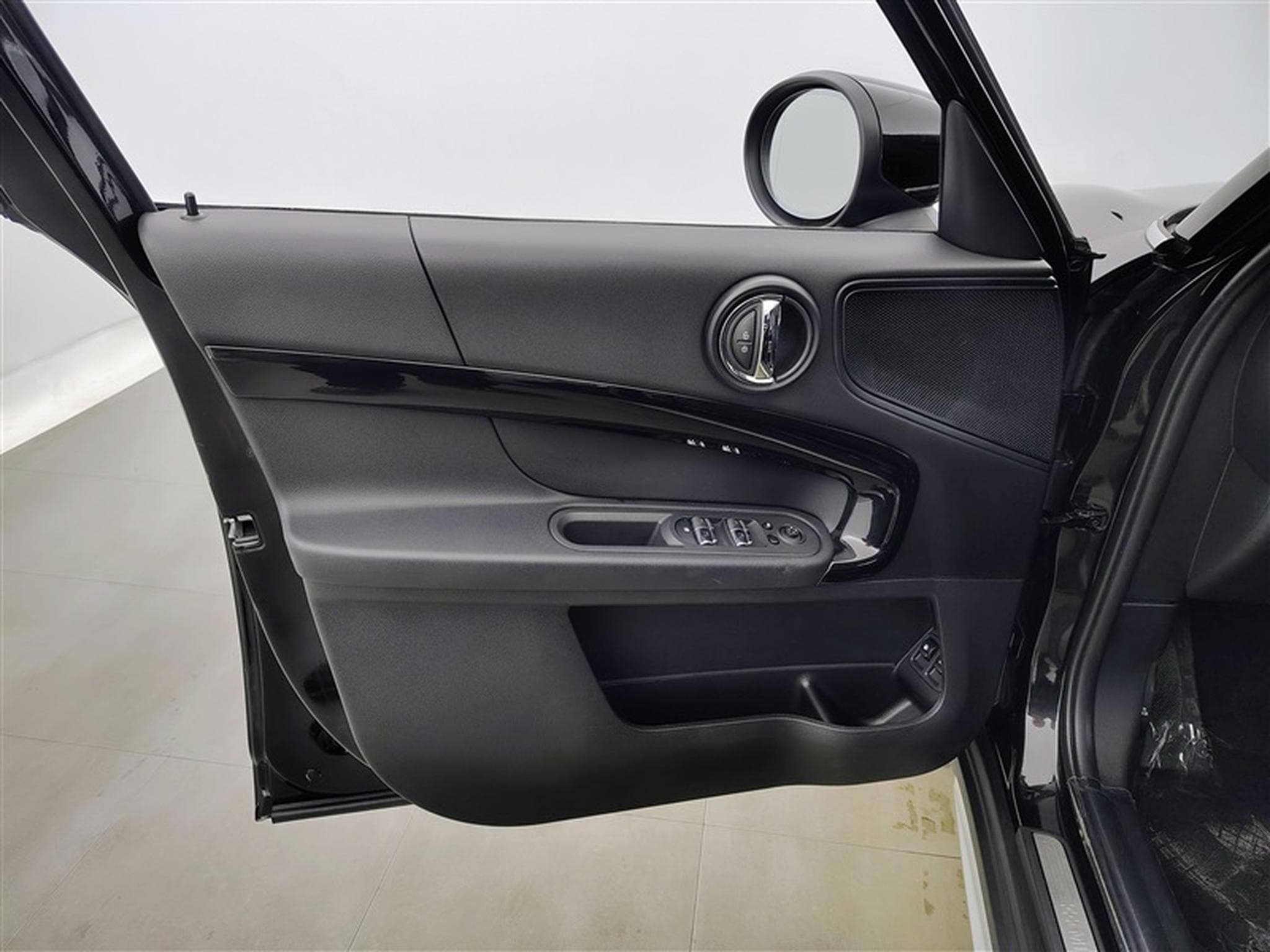 MINI Countryman 1.5A PHEV Cooper SE ALL4/NAVI/FULL LED/JA17/PDC (2023) - Foto 17