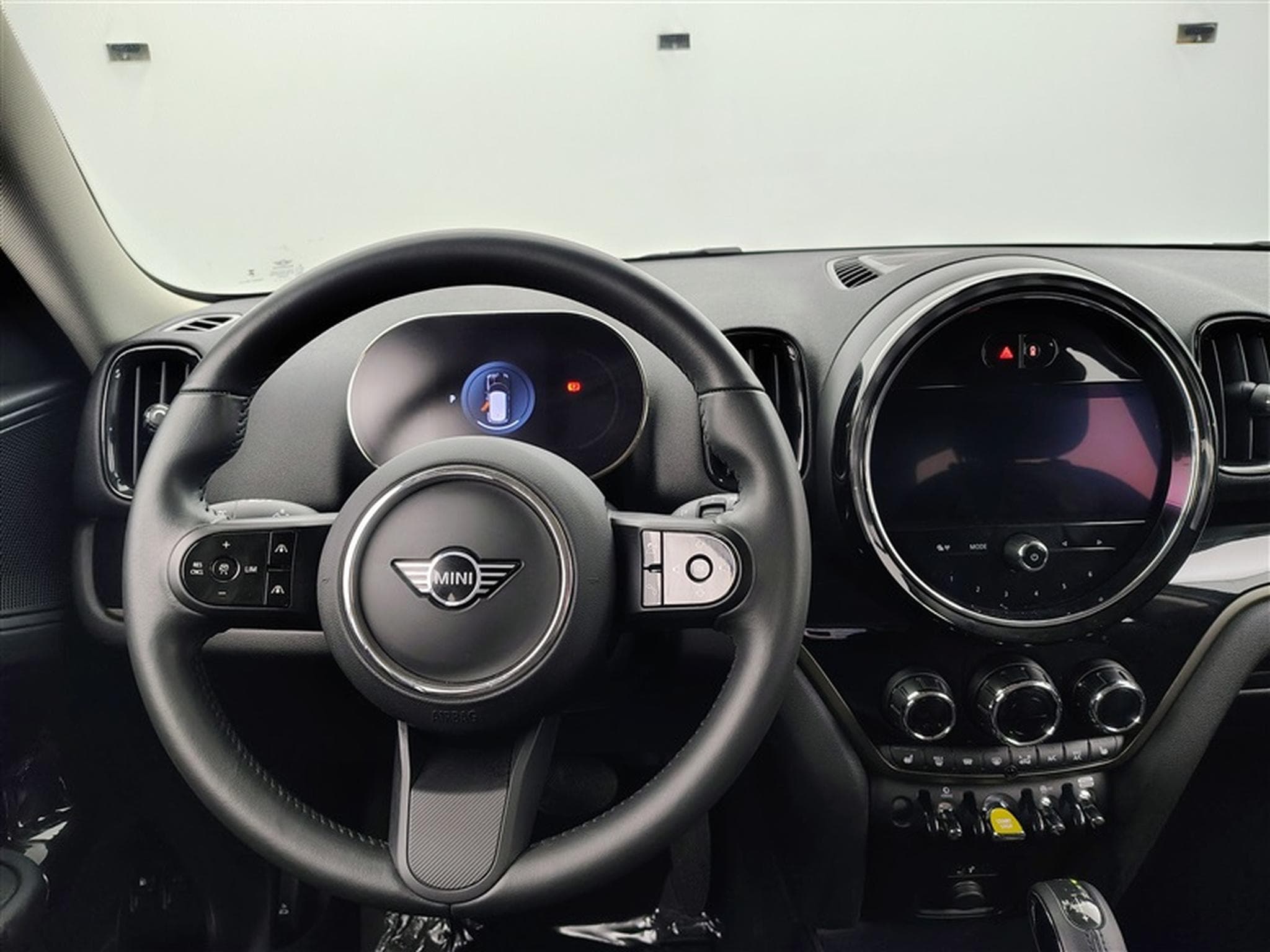 MINI Countryman 1.5A PHEV Cooper SE ALL4/NAVI/FULL LED/JA17/PDC (2023) - Foto 9
