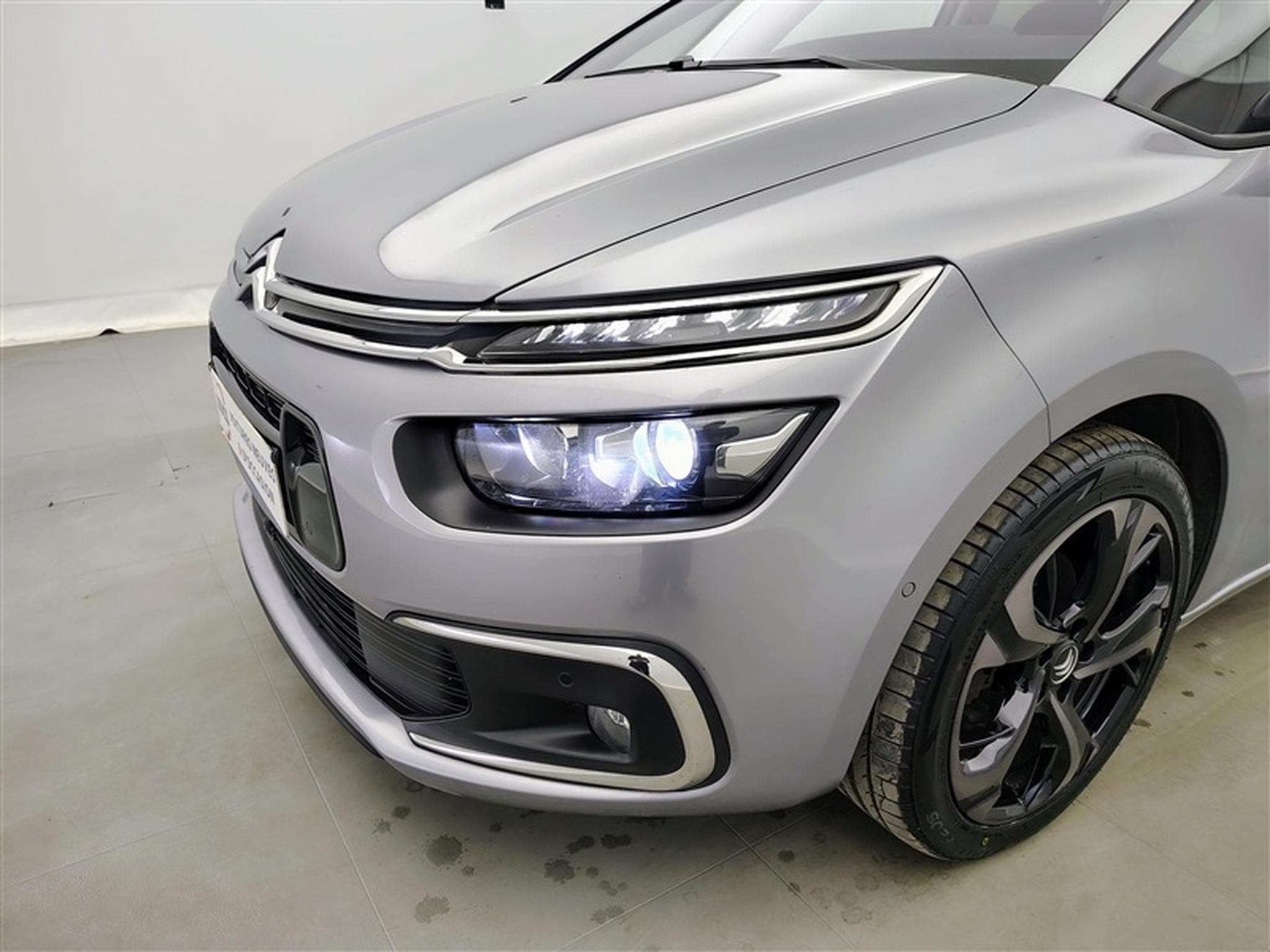 Citroen Grand C4 SpaceTourer 1.2 PureTech 130cv EAT8 Shine 7pl. NAVI / TOIT PANO / CAMERA (2020) - Foto 15