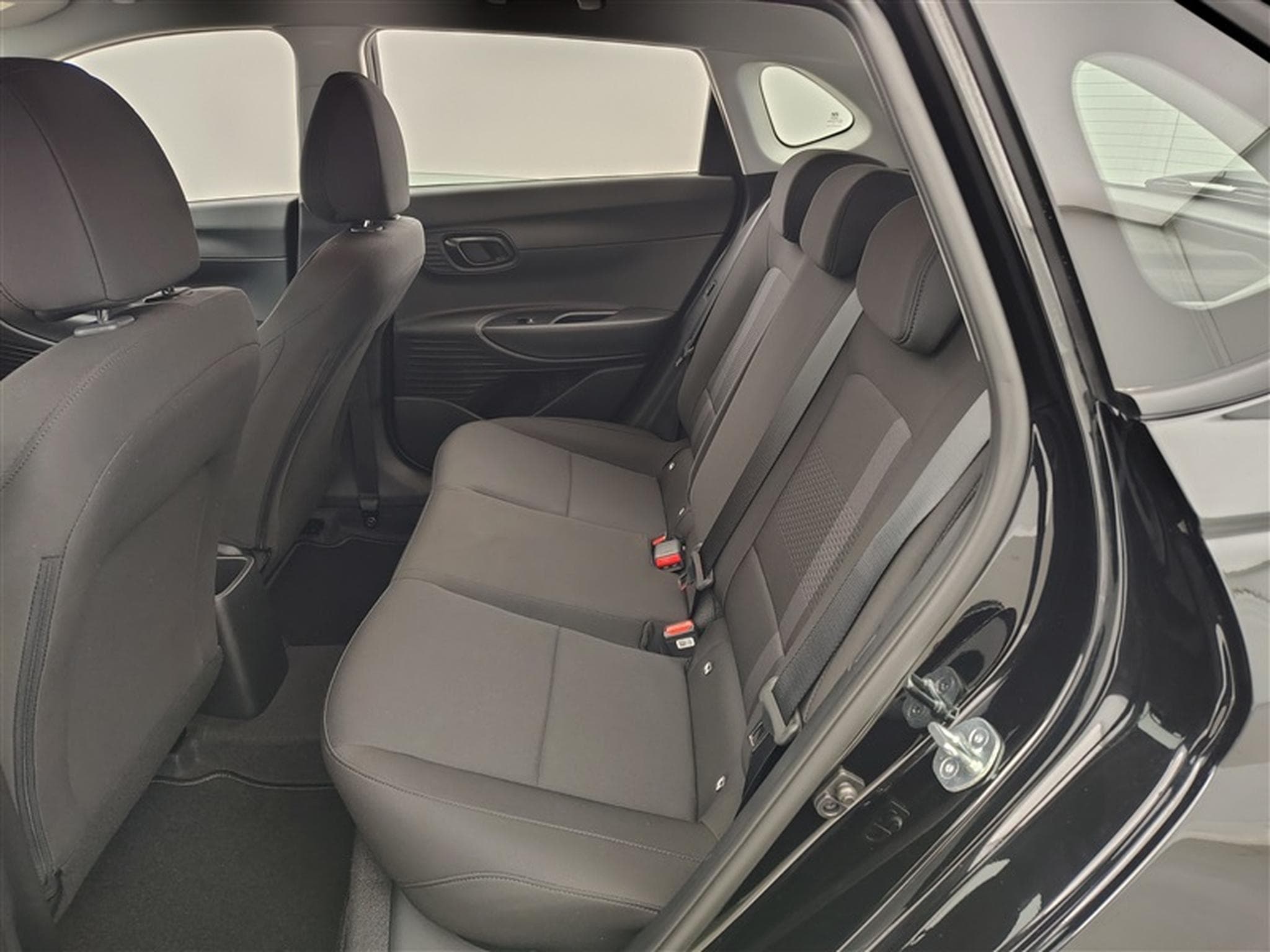 Hyundai i20 1.0 T-GDi 90Cv DCT ConnectLine NAVI / CARPLAY / CAMERA (2026) - Foto 13