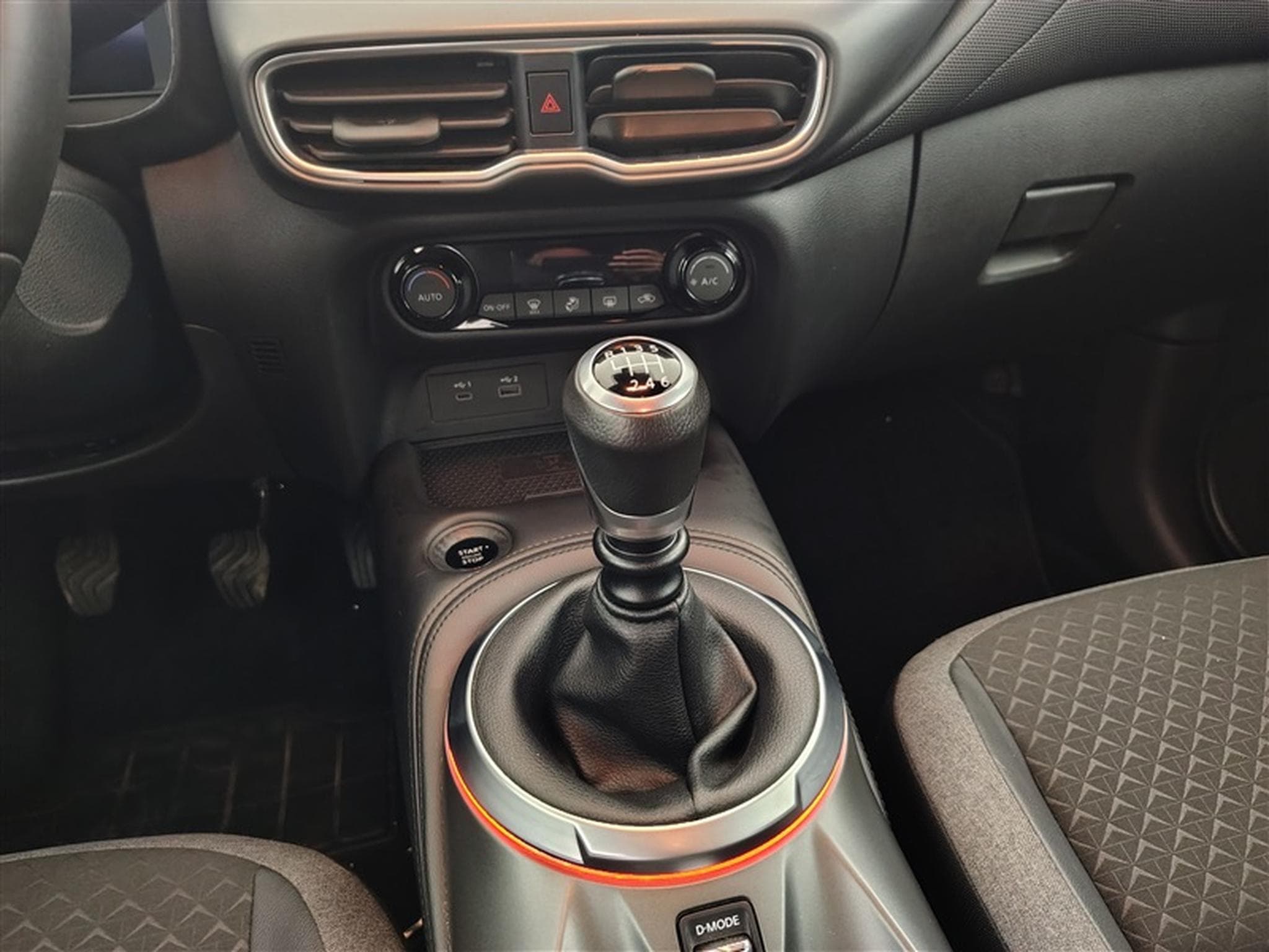 Nissan Juke 1.0 DIG-T 114cv N-Connecta NAVI / FULL LED / CUIR PARTIEL (2025) - Foto 12