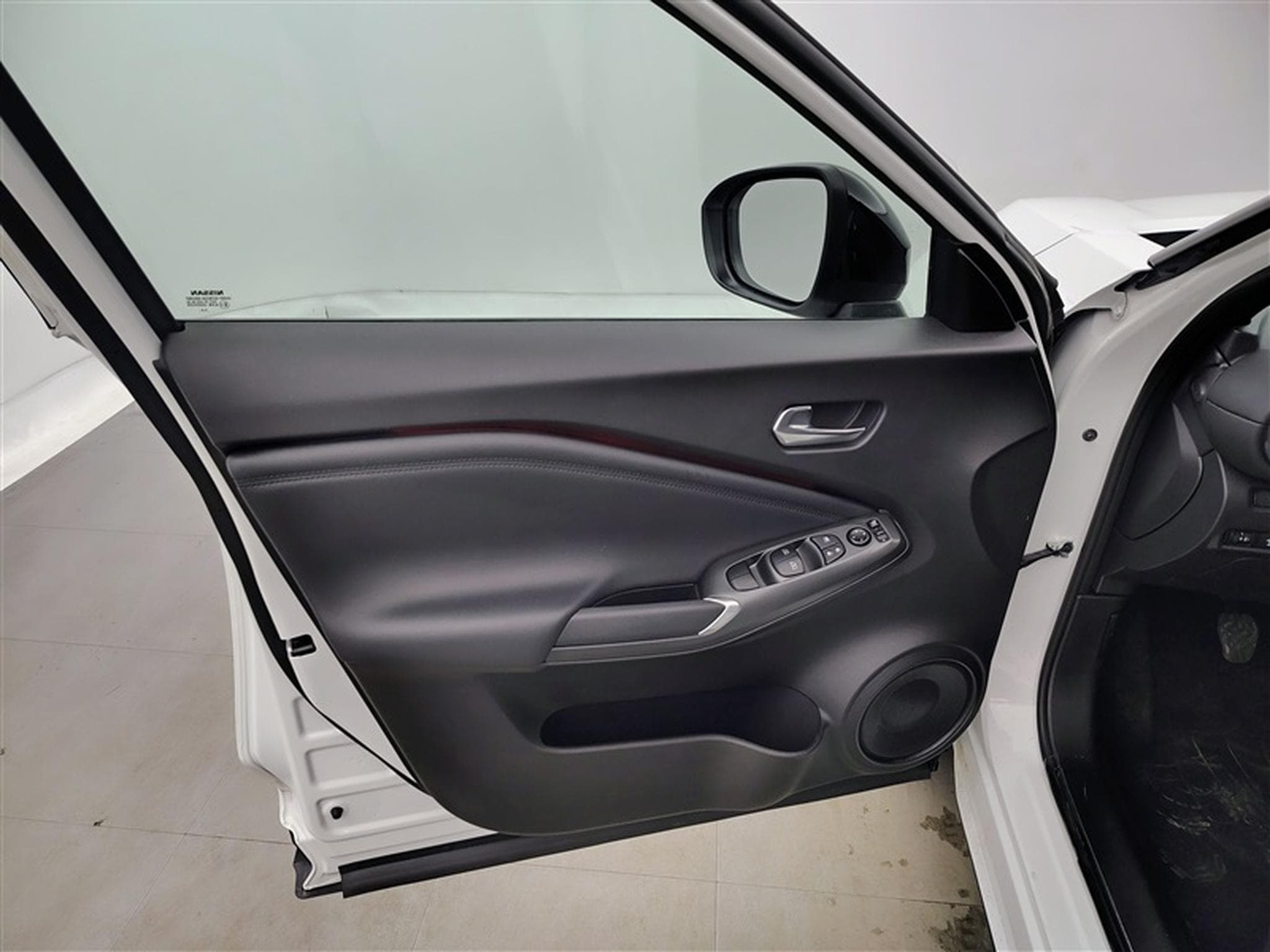 Nissan Juke 1.0 DIG-T 114cv N-Connecta NAVI / FULL LED / CUIR PARTIEL (2025) - Foto 17