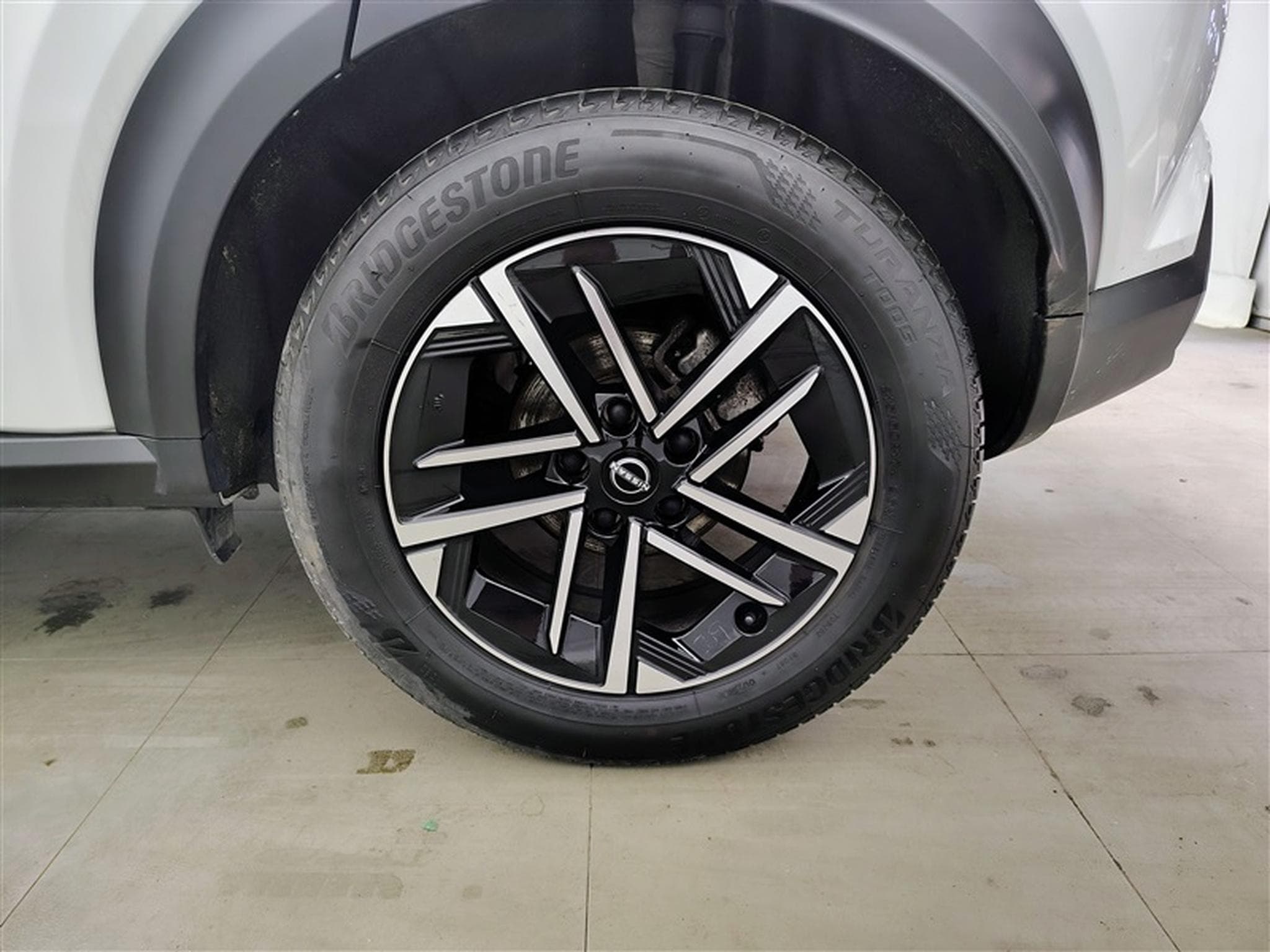 Nissan Juke 1.0 DIG-T 114cv N-Connecta NAVI / FULL LED / CUIR PARTIEL (2025) - Foto 6