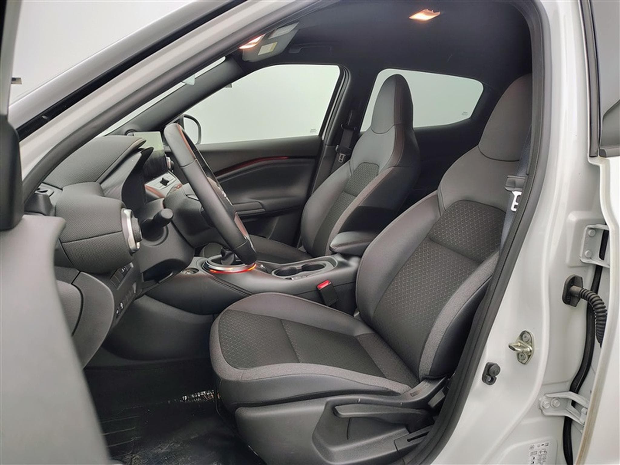 Nissan Juke 1.0 DIG-T 114cv N-Connecta NAVI / FULL LED / CUIR PARTIEL (2025) - Foto 7