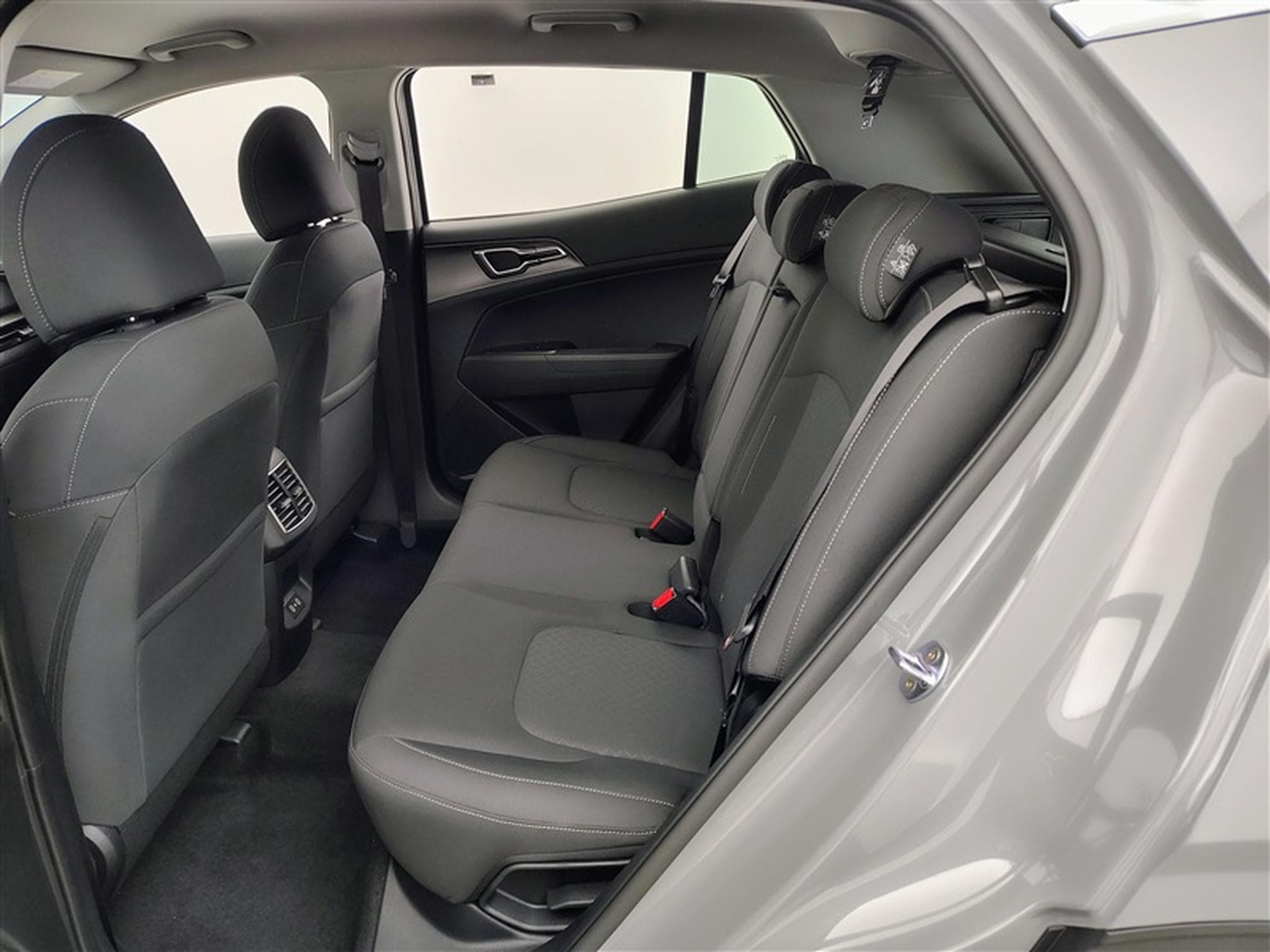 Kia Sportage 1.6 T-GDi 150Cv LX NAVI / CARPLAY / CAMERA / FULL LED (2026) - Foto 13