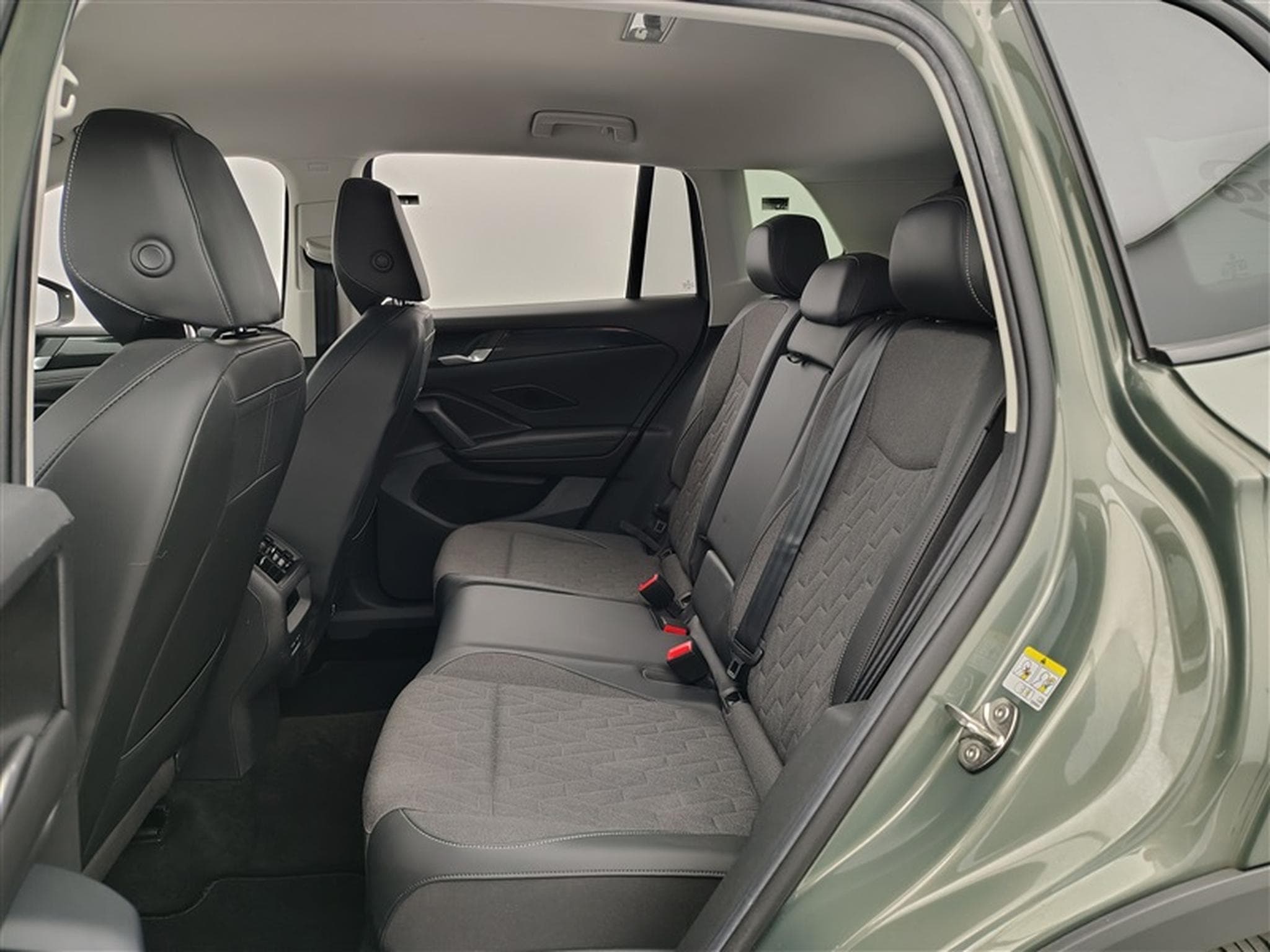 VW Tiguan 1.5 eTSI mHEV Life DSG  Navi / Led / PDC av+ar (2024) - Foto 13