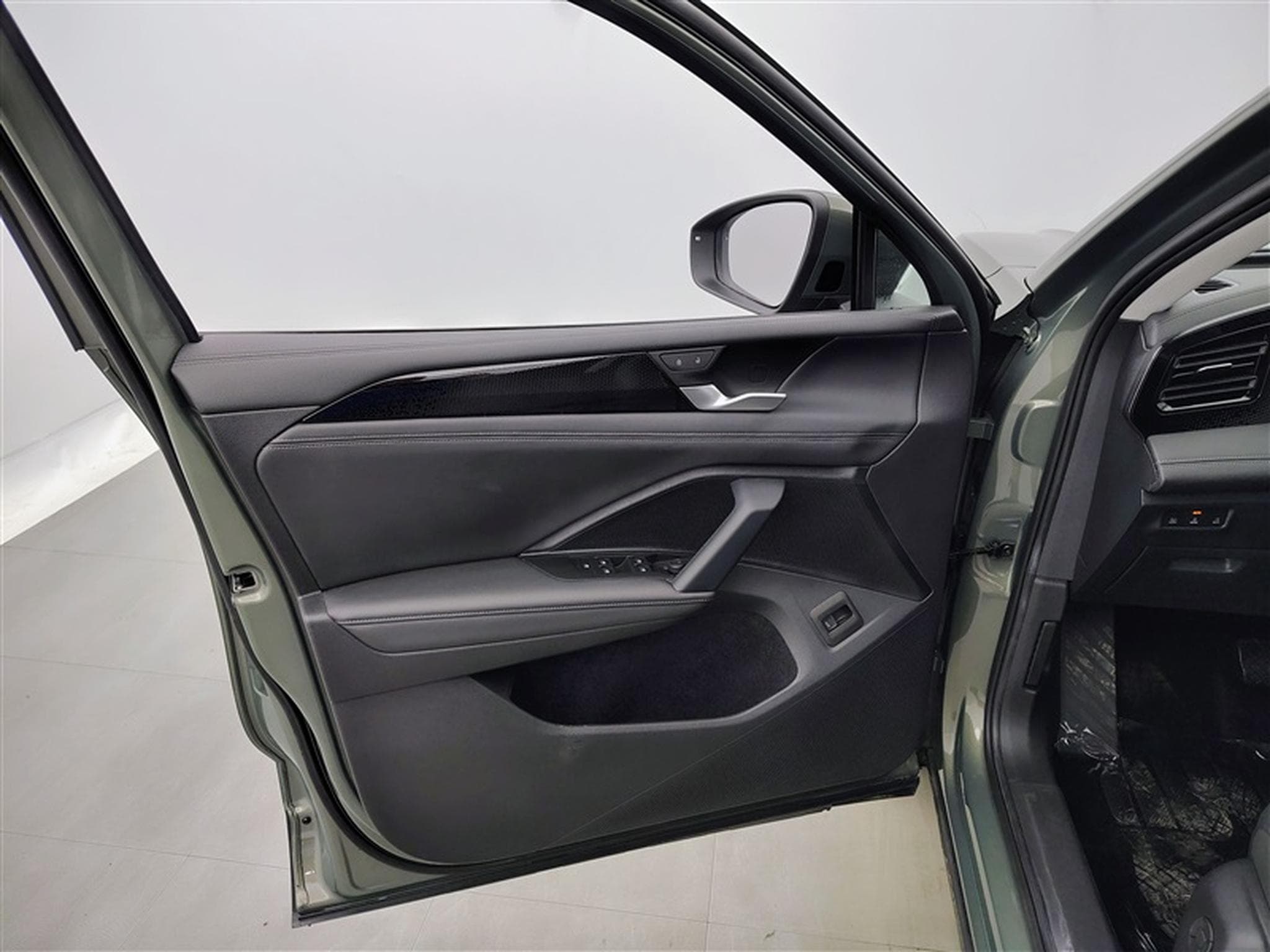 VW Tiguan 1.5 eTSI mHEV Life DSG  Navi / Led / PDC av+ar (2024) - Foto 17