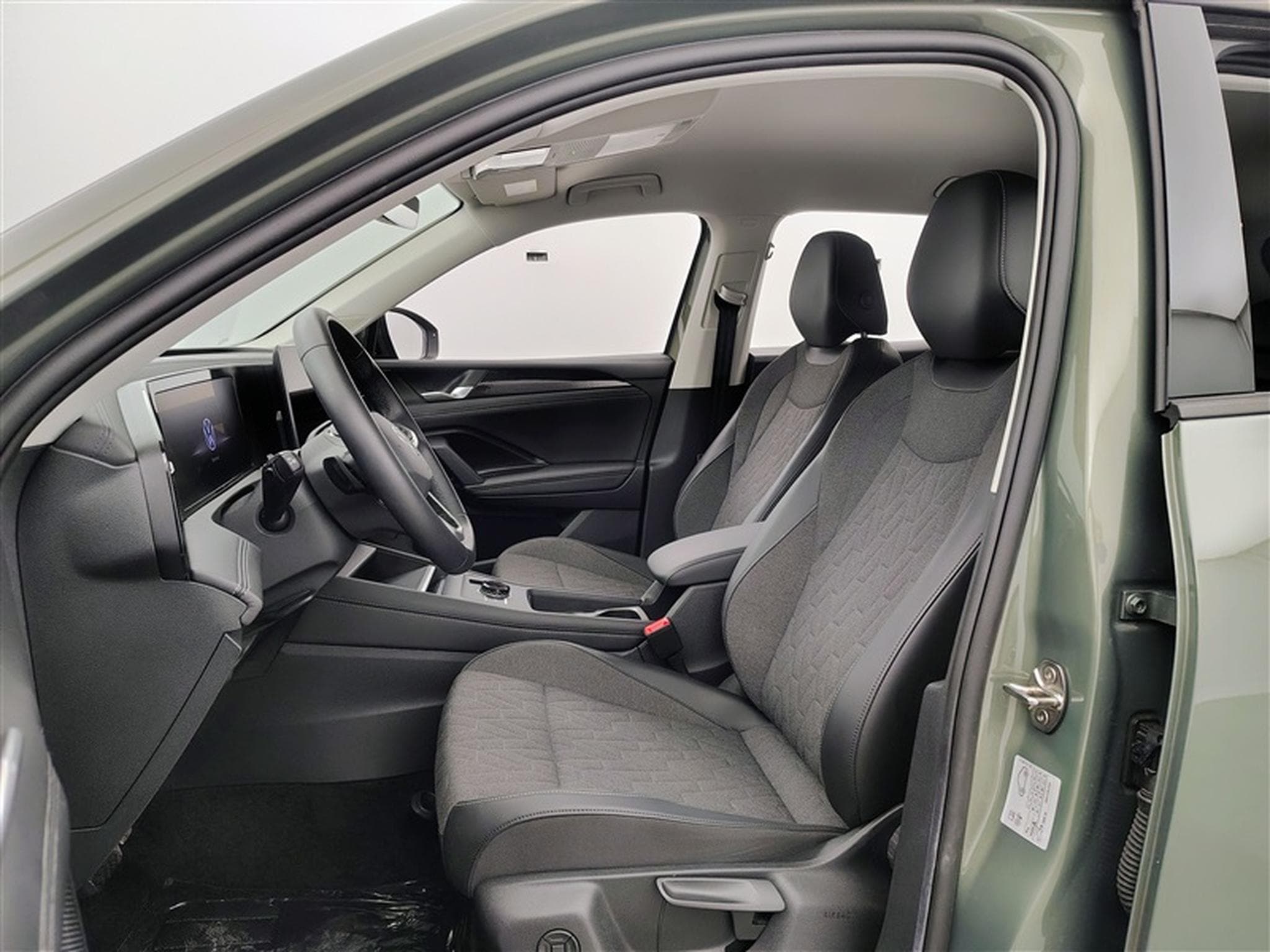 VW Tiguan 1.5 eTSI mHEV Life DSG  Navi / Led / PDC av+ar (2024) - Foto 7