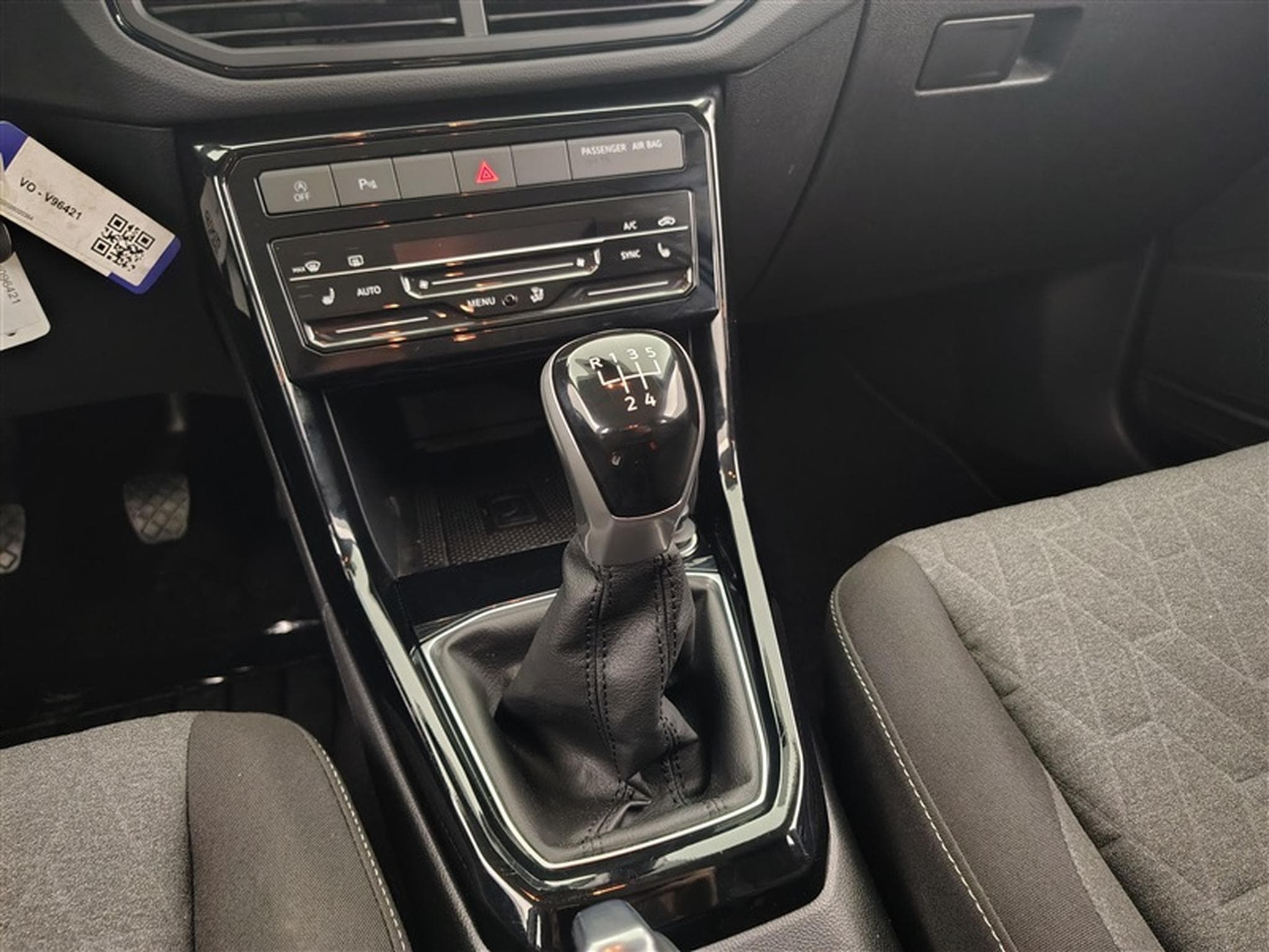 VW T-Cross 1.0 TSI Active NAVI / FULL LED / PDC AV+AR / JA 16" (2024) - Foto 12