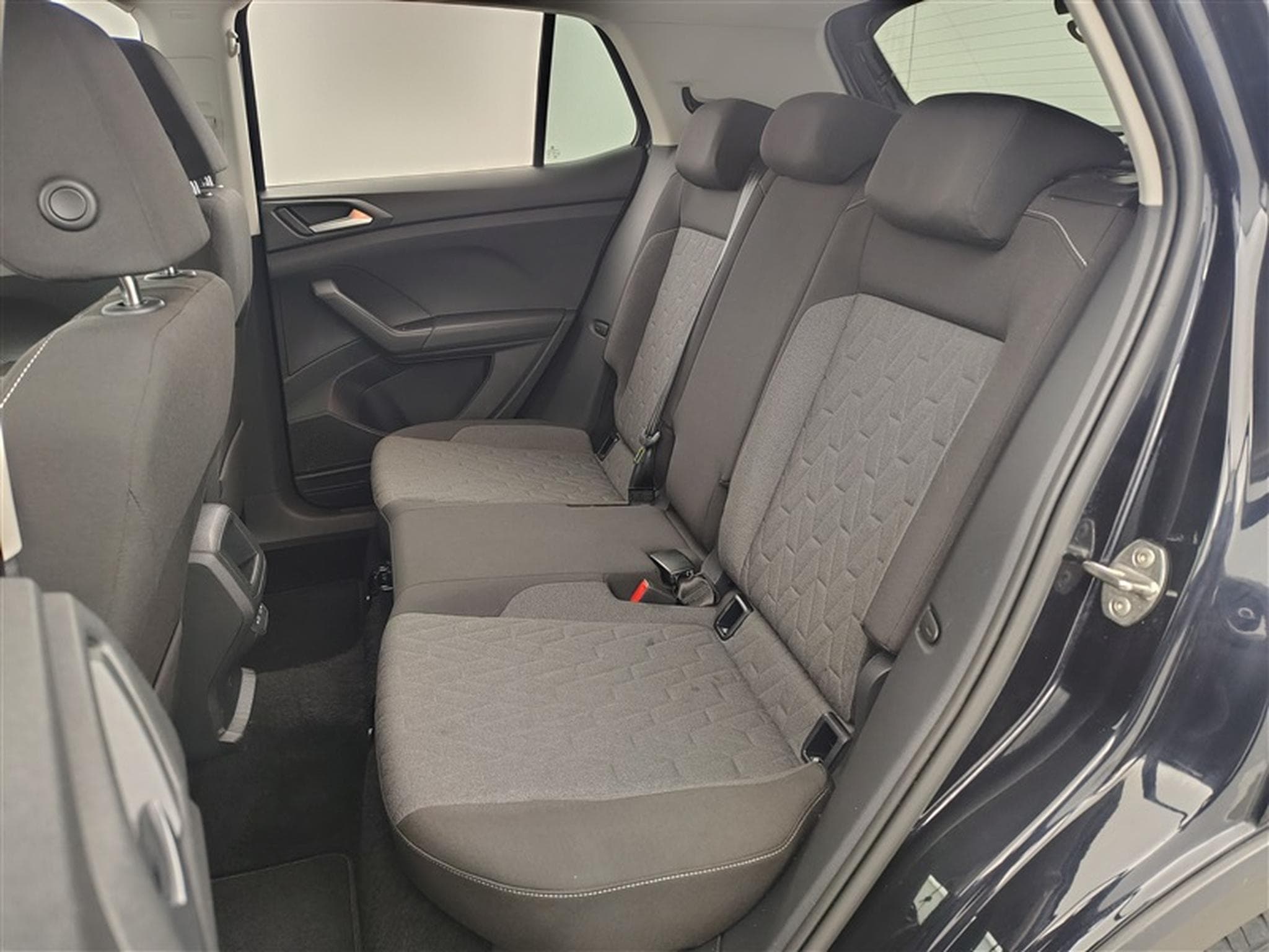 VW T-Cross 1.0 TSI Active NAVI / FULL LED / PDC AV+AR / JA 16" (2024) - Foto 13