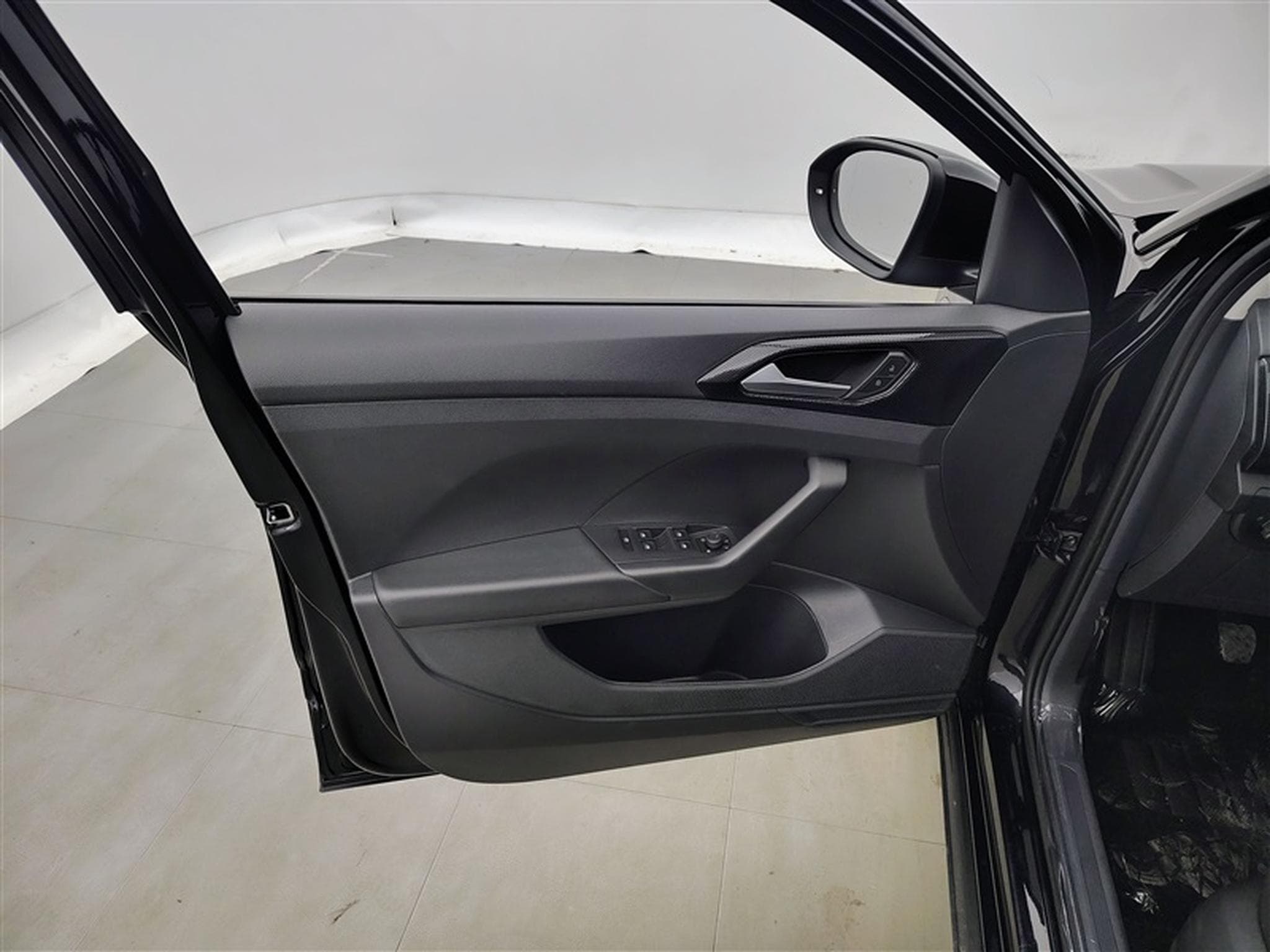 VW T-Cross 1.0 TSI Active NAVI / FULL LED / PDC AV+AR / JA 16" (2024) - Foto 17