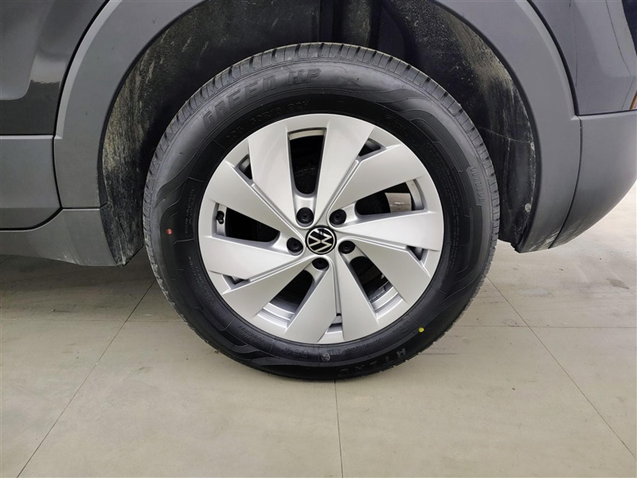 VW T-Cross 1.0 TSI Active NAVI / FULL LED / PDC AV+AR / JA 16" (2024) - Foto 6