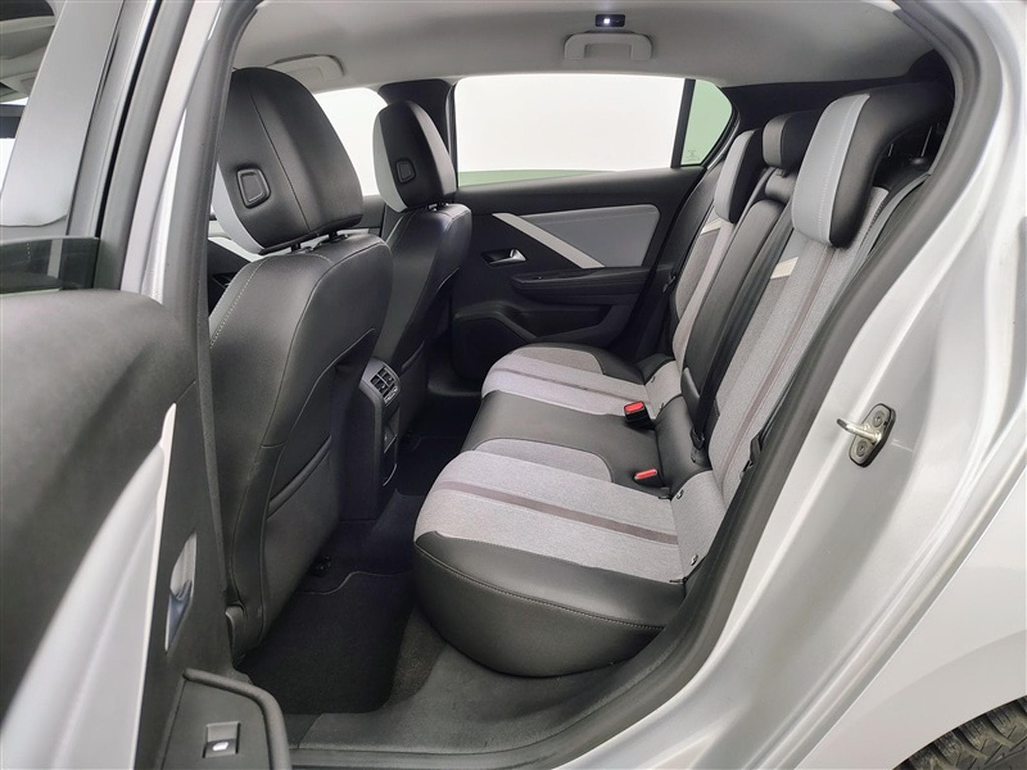 Opel Astra 1.2 Turbo Edition S/S (EU6.4) (2023) - Foto 13