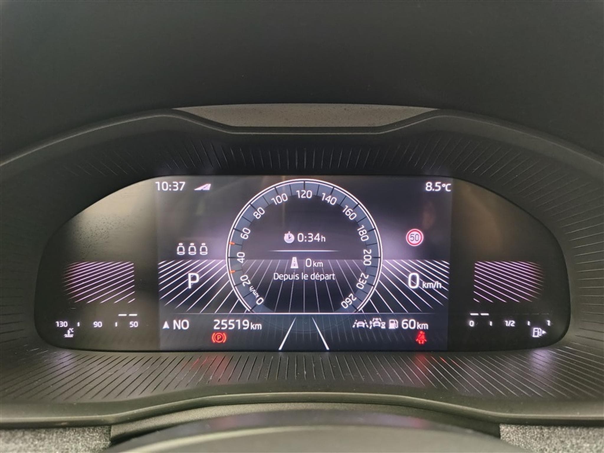 Skoda Kamiq 1.0 TSI 115cv DSG Clever CARPLAY / FULL LED / KEYLESS / CAM (2025) - Foto 10